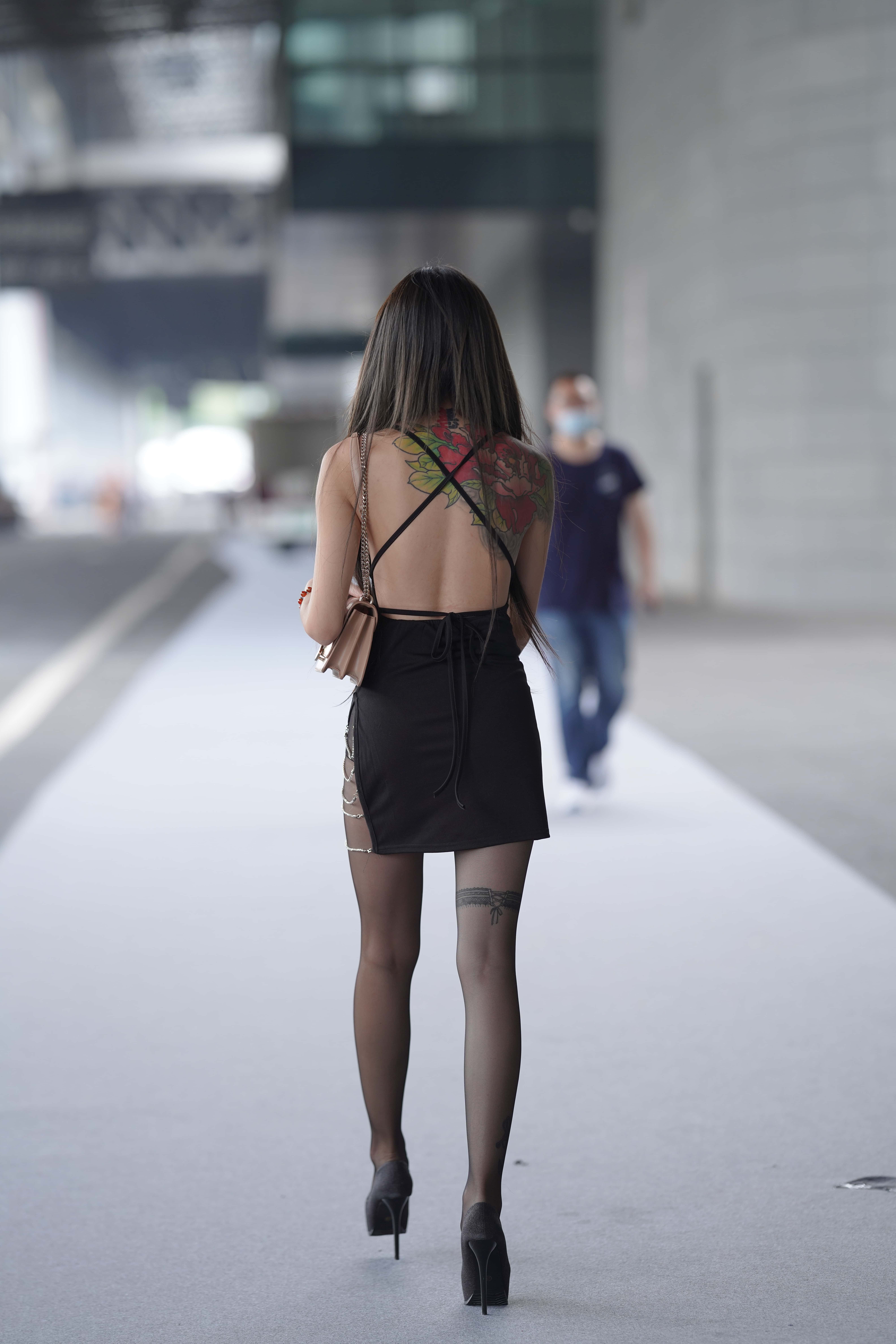 No.5685 黑丝长腿逛车展 [155P2V-2.34GB]