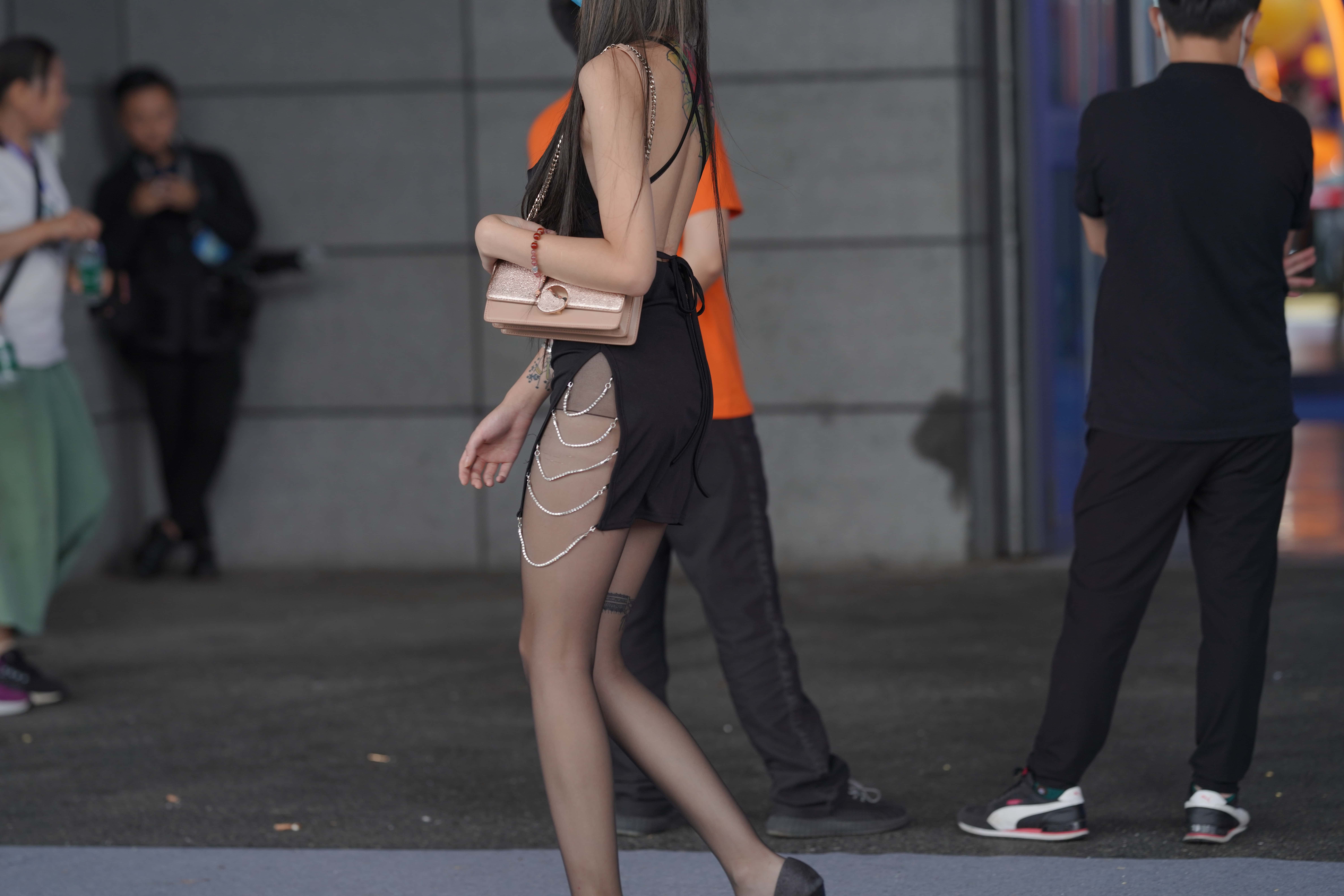 No.5685 黑丝长腿逛车展 [155P2V-2.34GB]