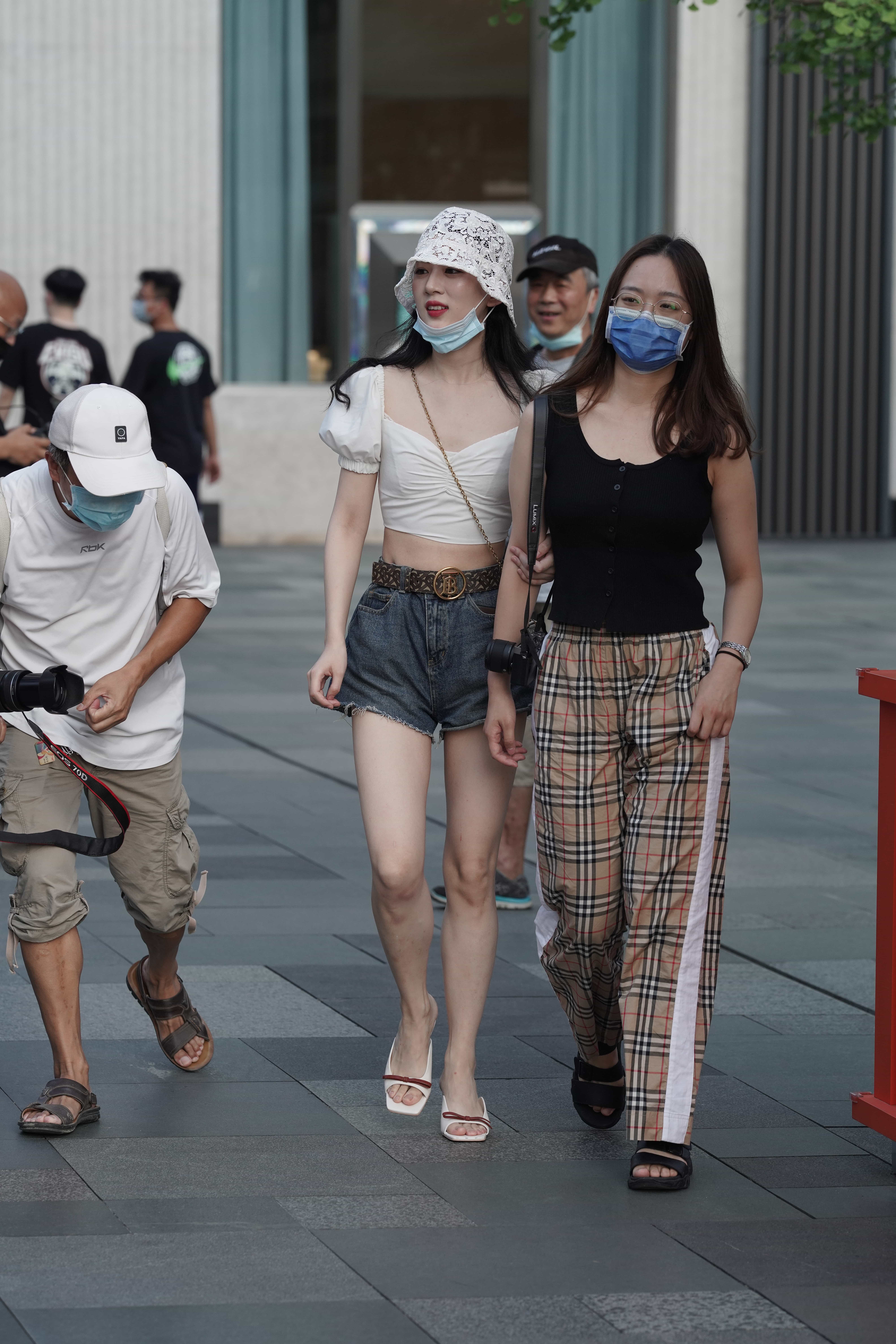 No.5796 街拍很白的妹子 [83P-995MB]