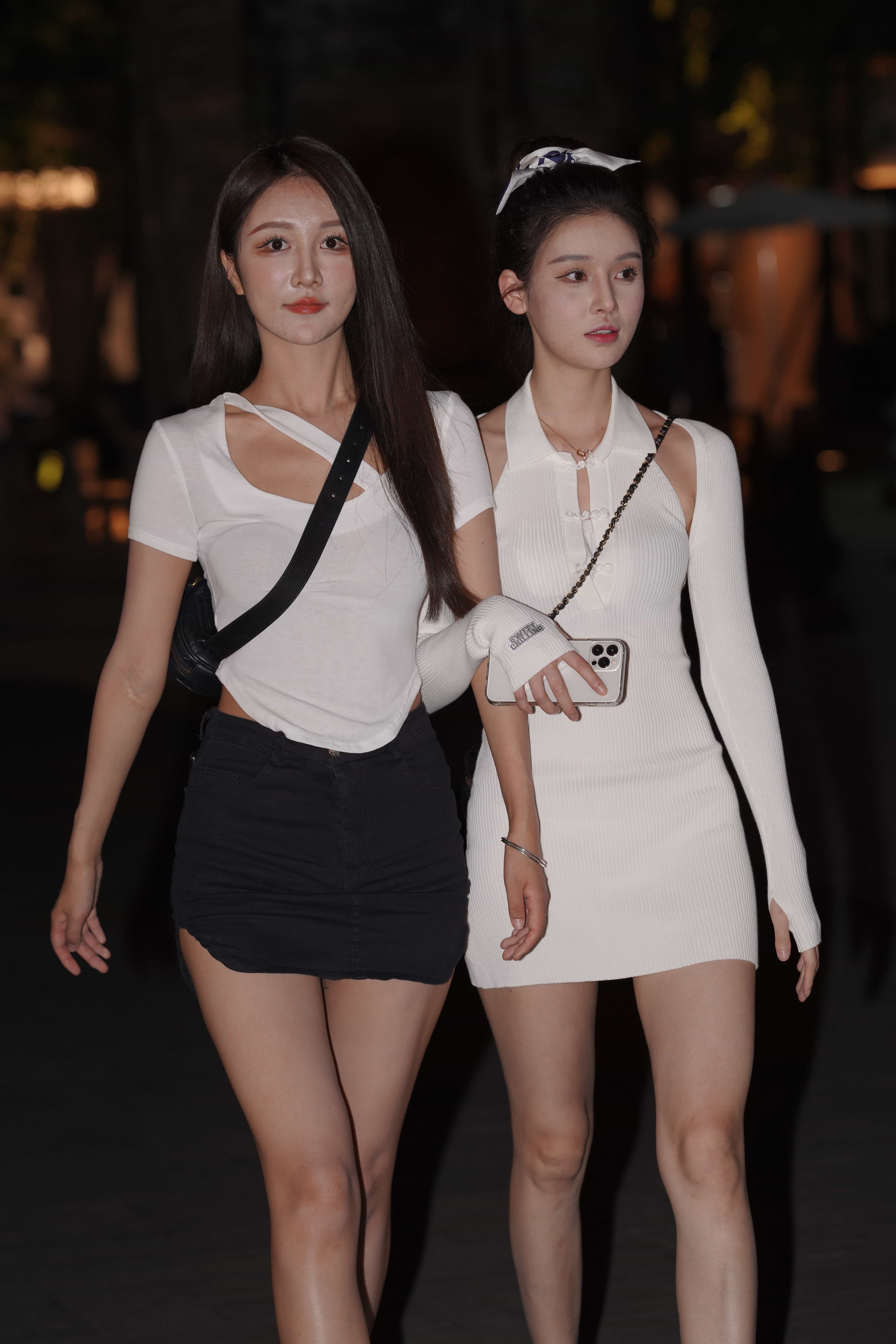 No.5881 两个漂亮的小姐姐 [137P1V-2.33GB]