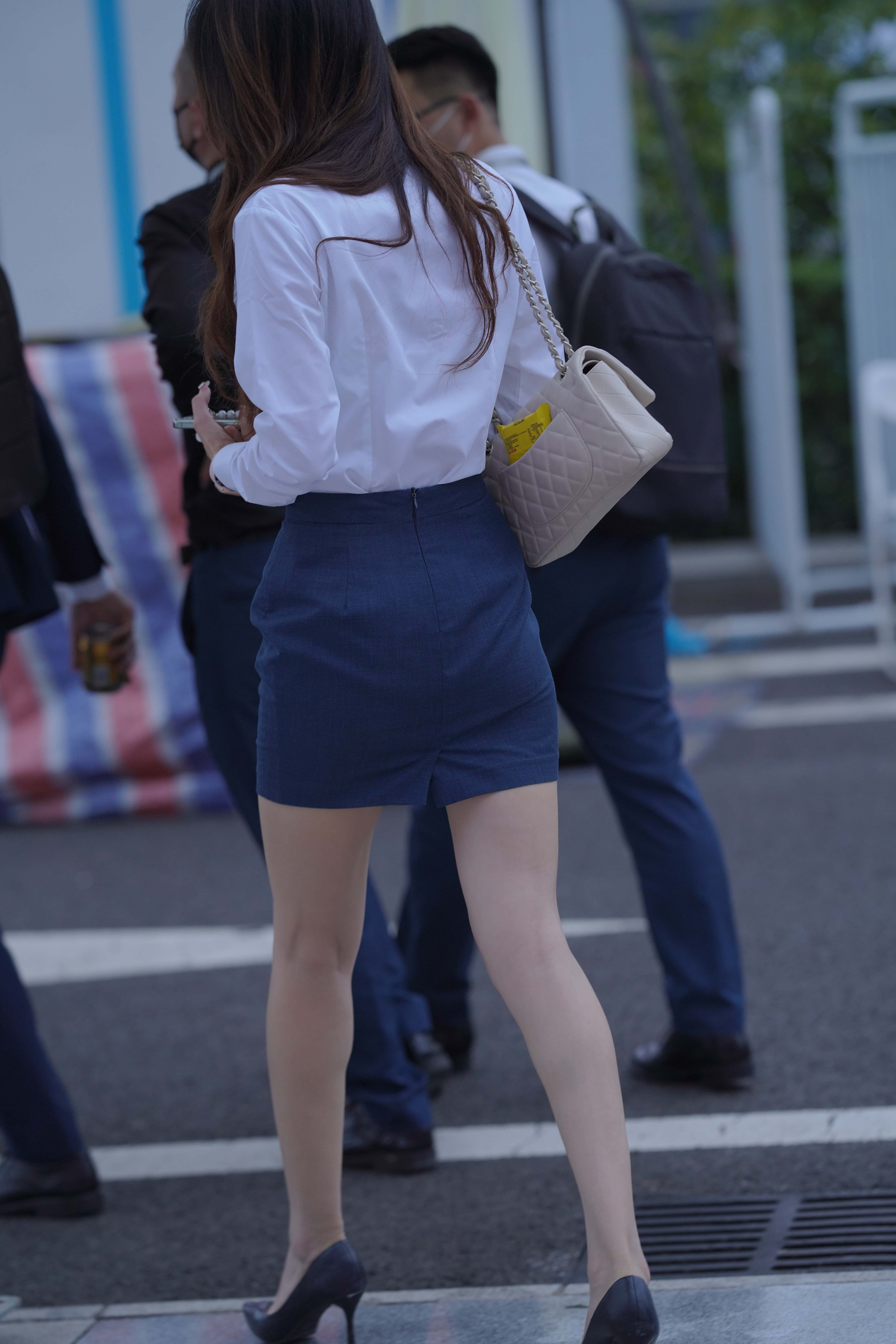 No.5985 还在上班的蓝裙美女 [65P1V-0.99GB]