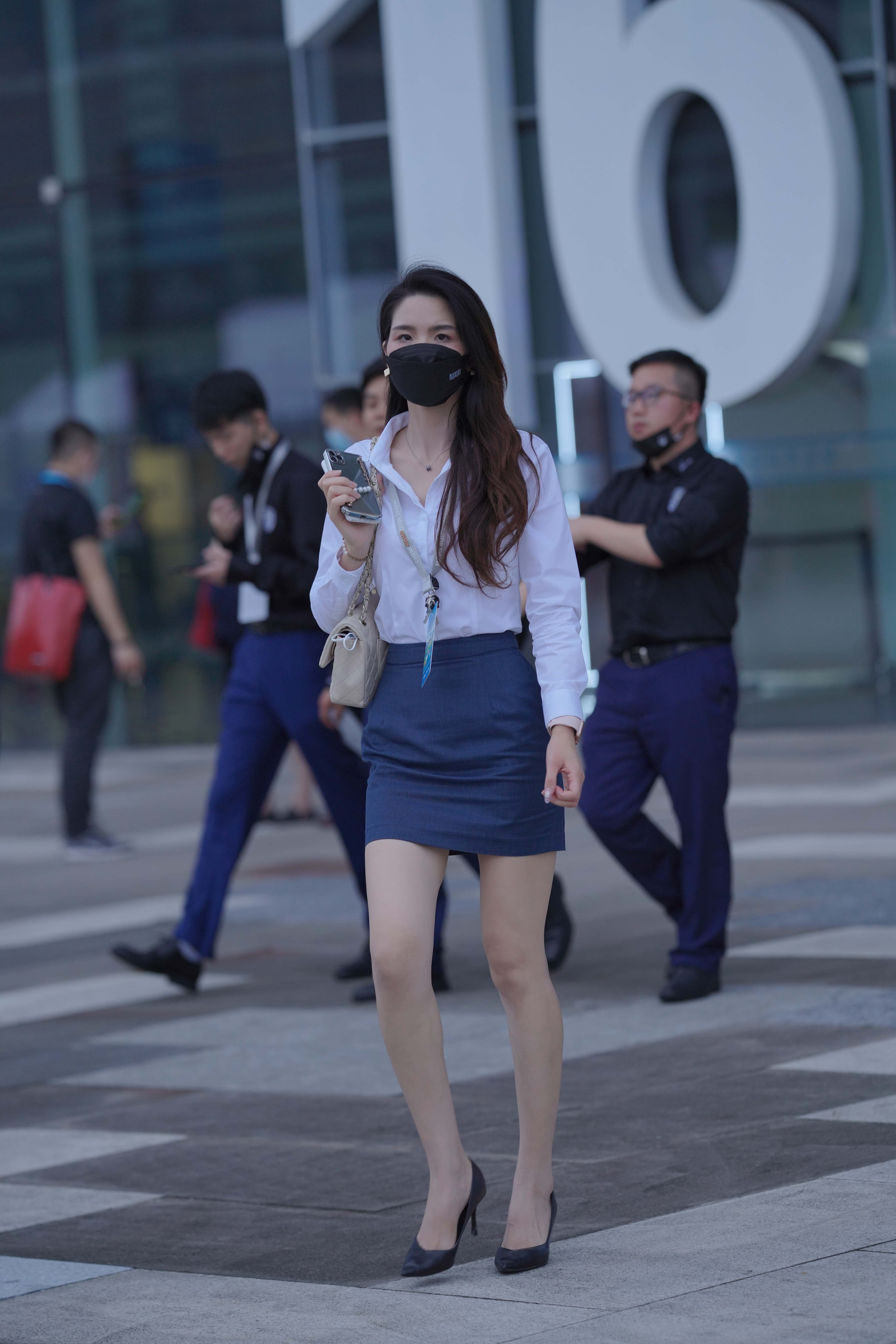 No.5985 还在上班的蓝裙美女 [65P1V-0.99GB]