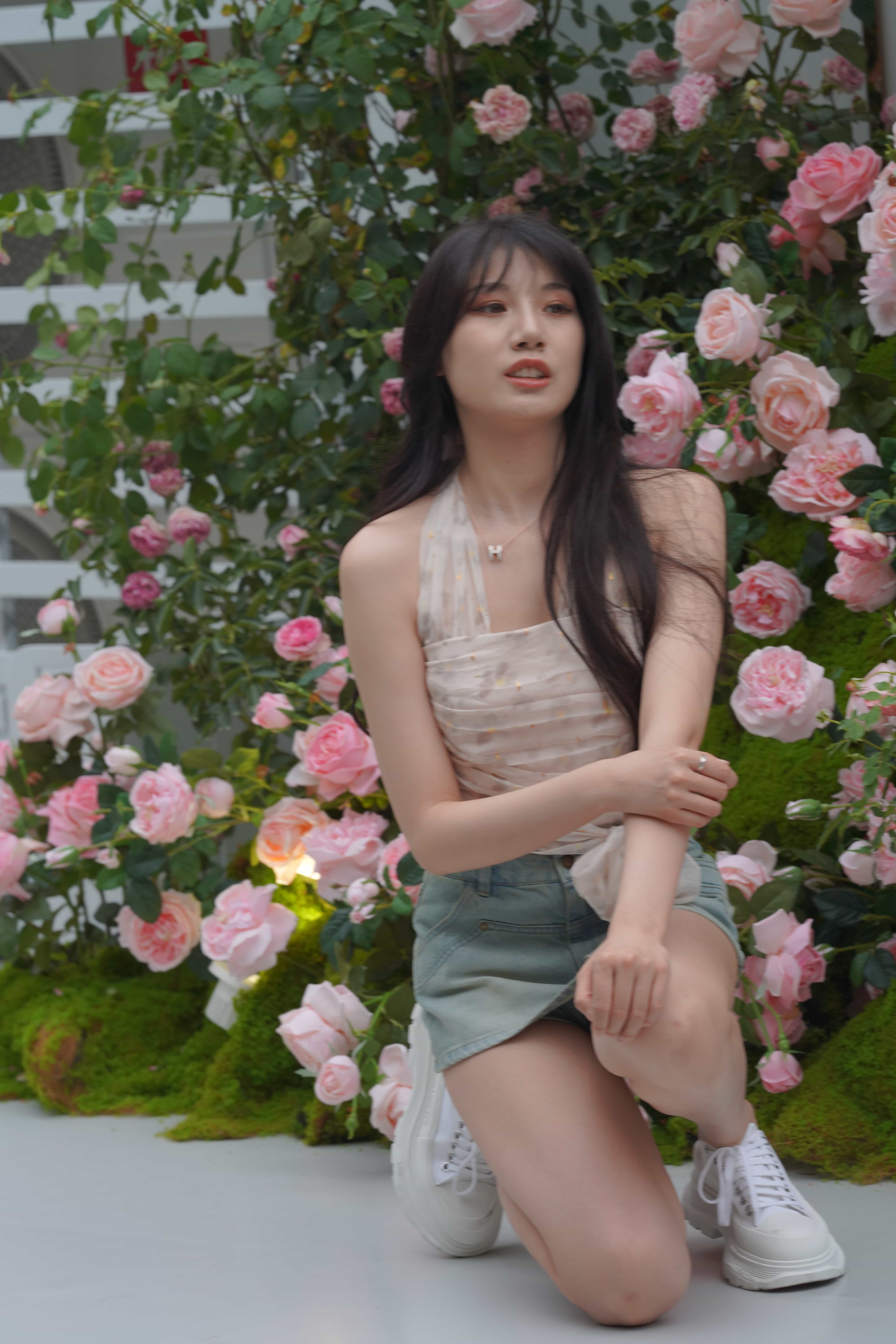 No.6009 大长腿美眉 [156P-1.84GB]