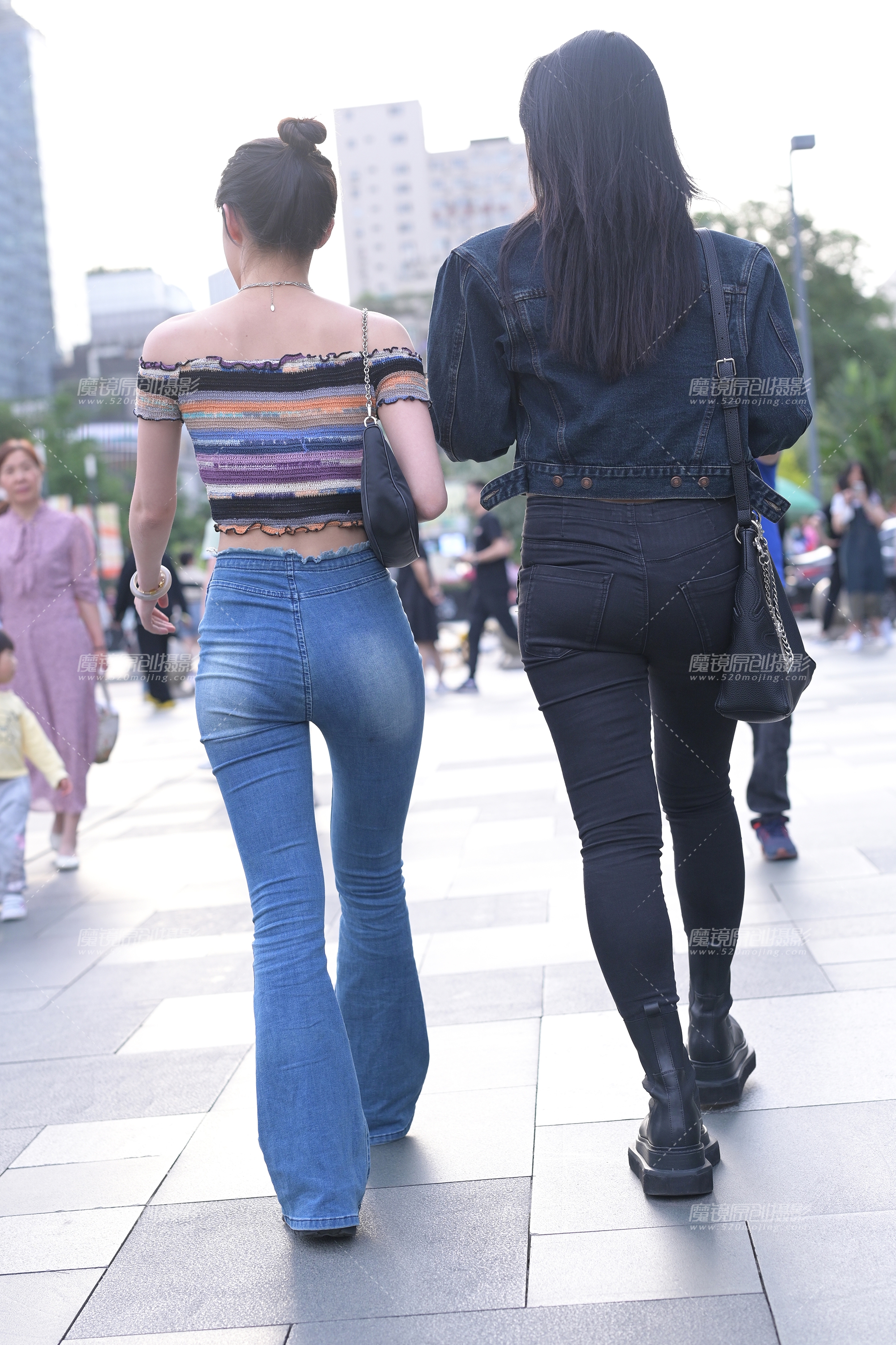 【2023年-5月】爱笑的牛仔裤小姐姐【共26P】-魔镜滚叔街拍