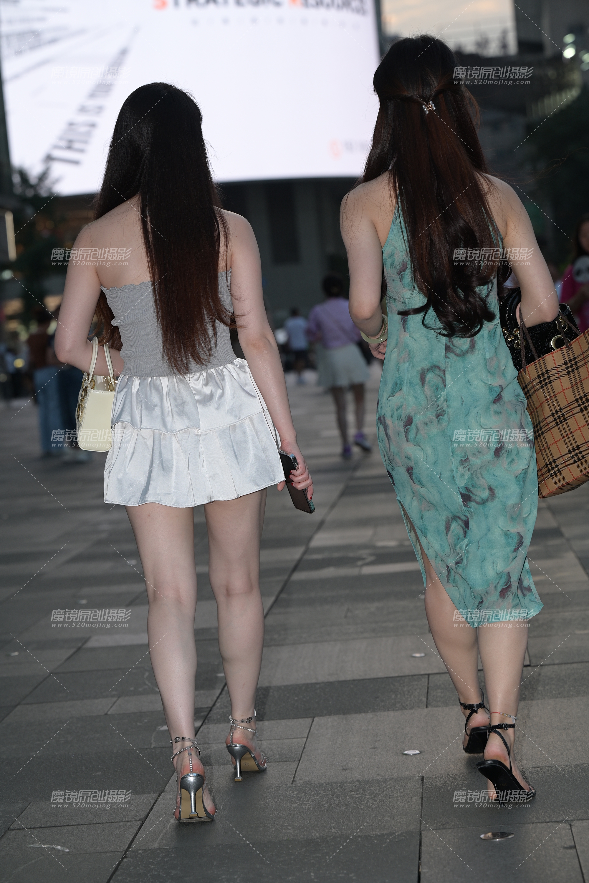 【2023年6月】逛街的美腿闺蜜-共23P
