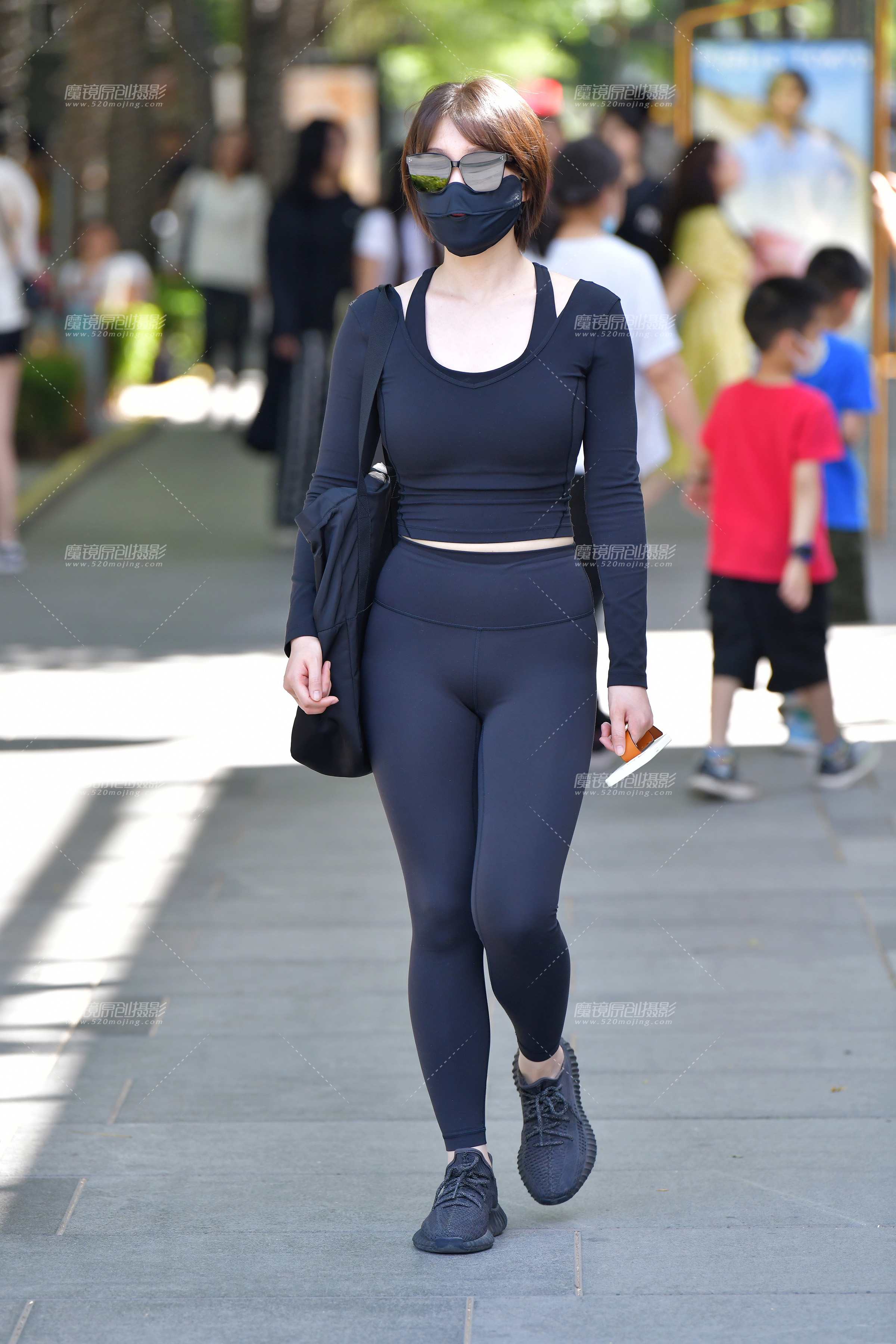 【2023年8月】逛街黑色紧身裤美女-共20P
