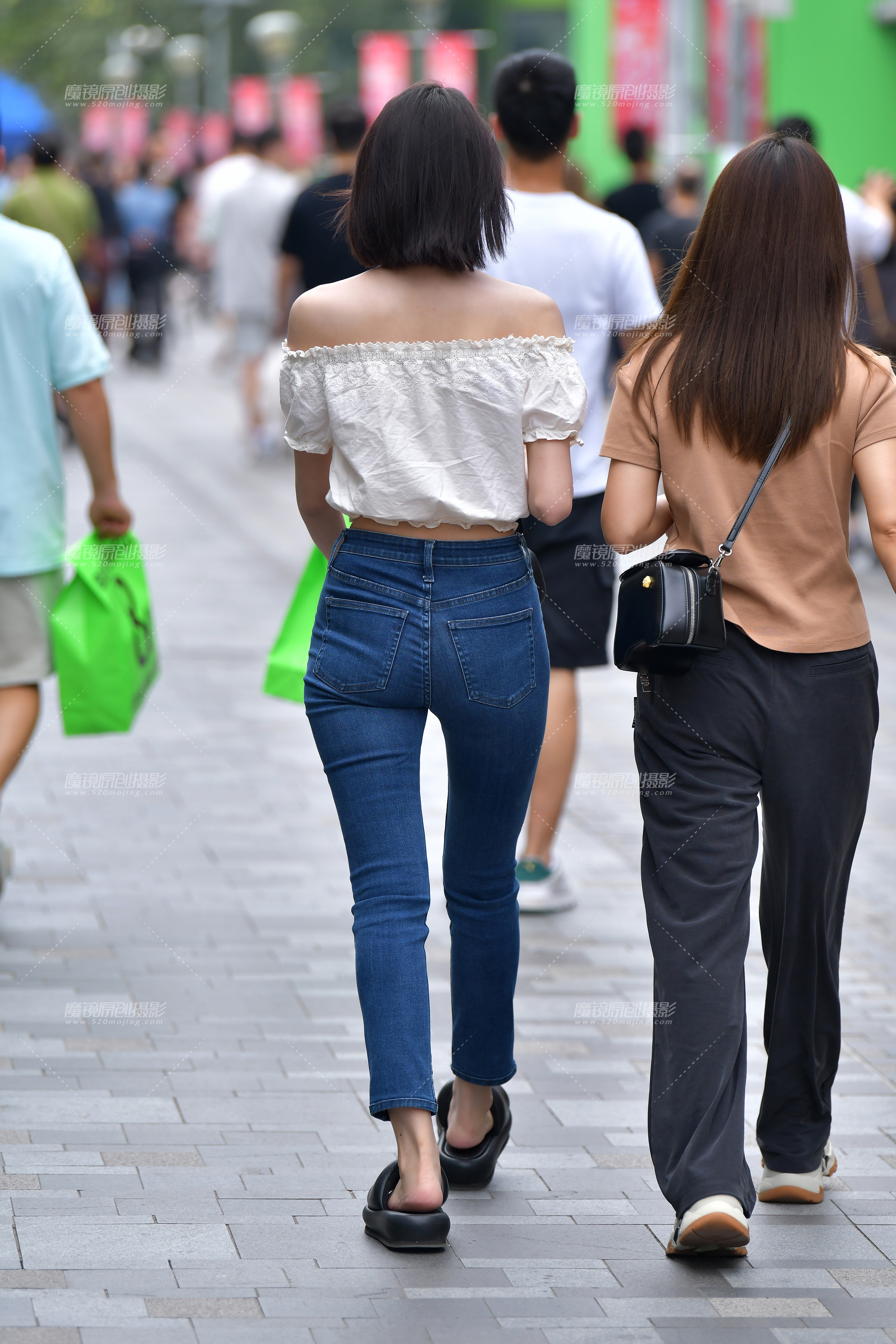 【2023年10月】一字肩牛仔裤美女-13P
