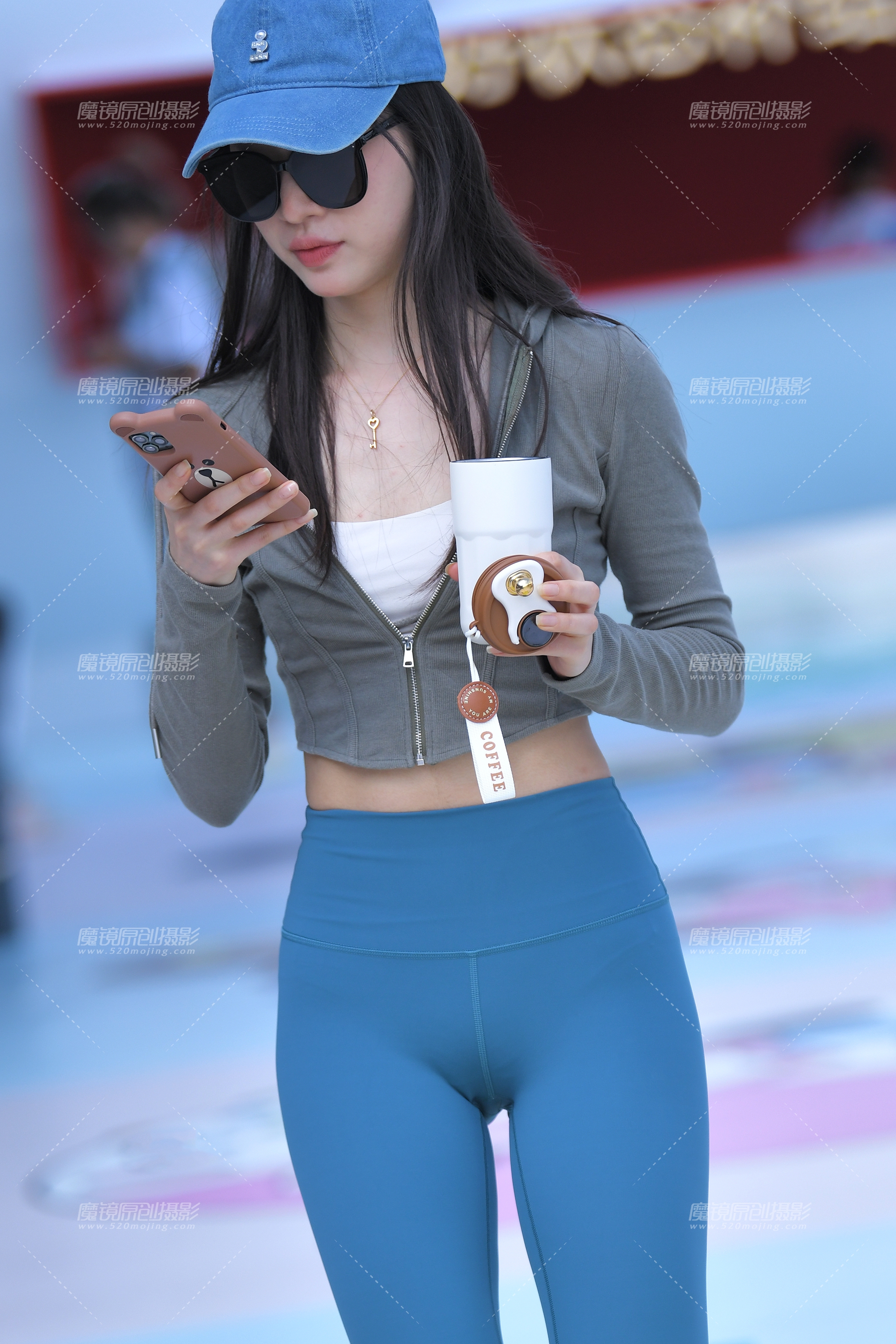 【魔镜滚叔11月街拍】喜欢醇香咖啡的小姐姐-共15P