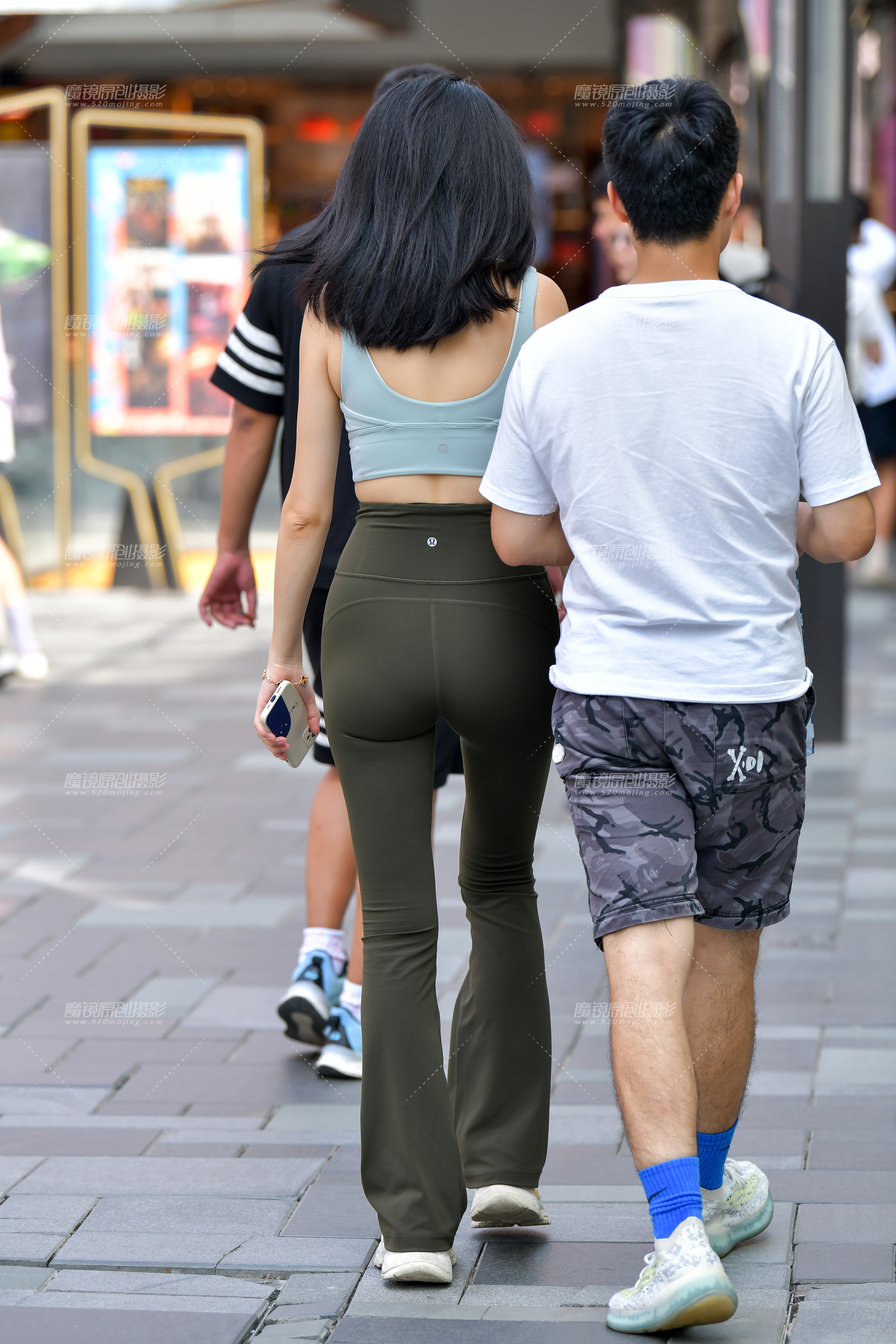 【魔镜滚叔12月街拍】白皙紧身裤美女-18P