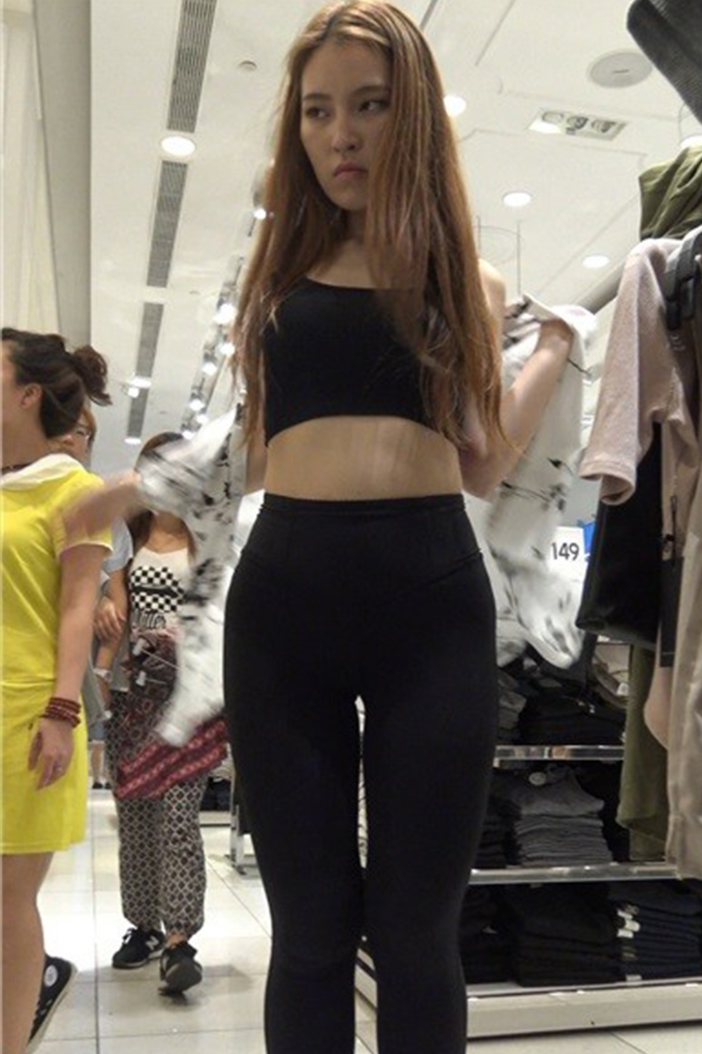 No.2216 服装店试衣服的紧身弹力裤美女 [2.61GB]