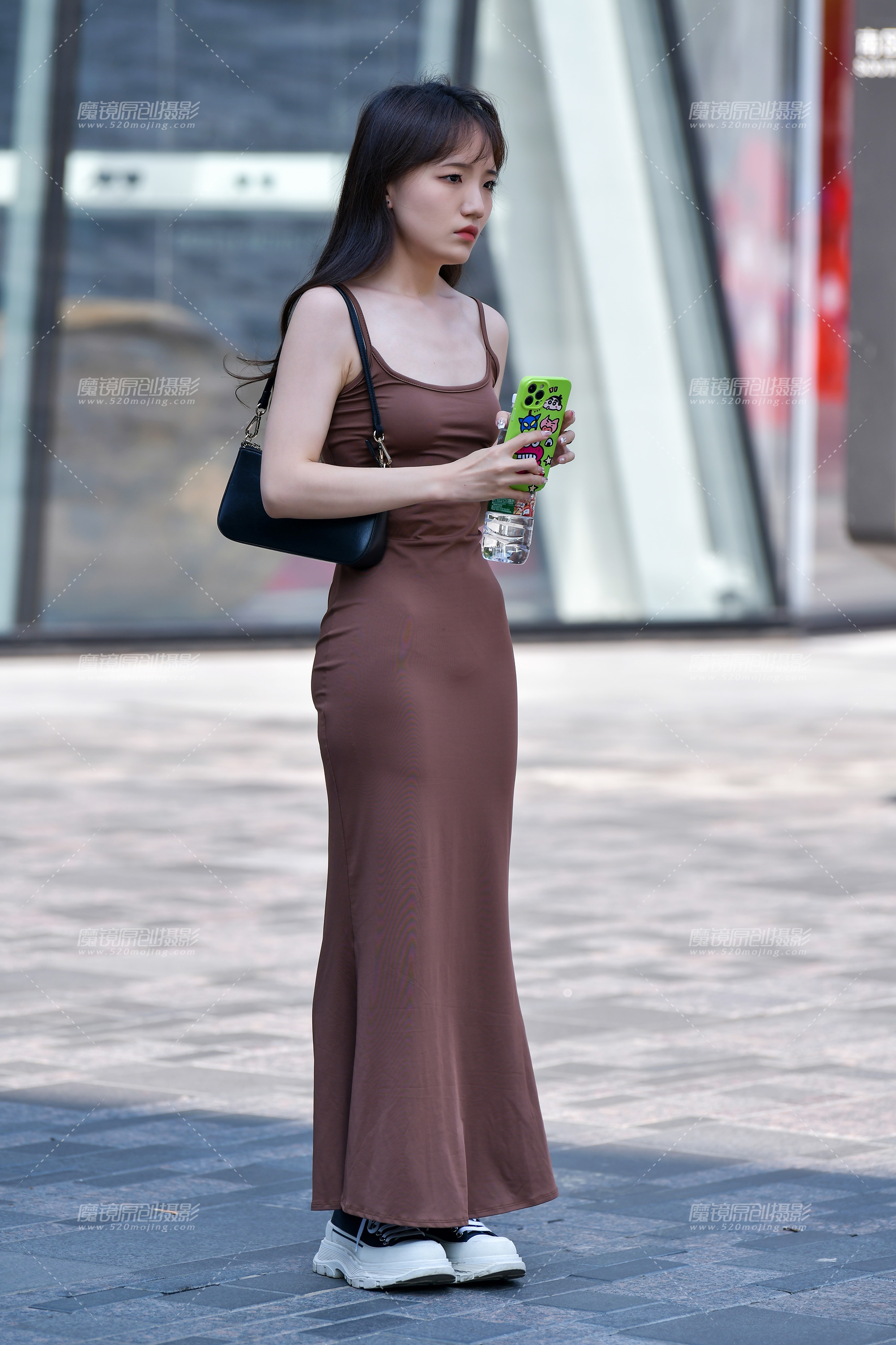 【2024年1月·魔镜滚叔】等待裹身长裙美女-17P