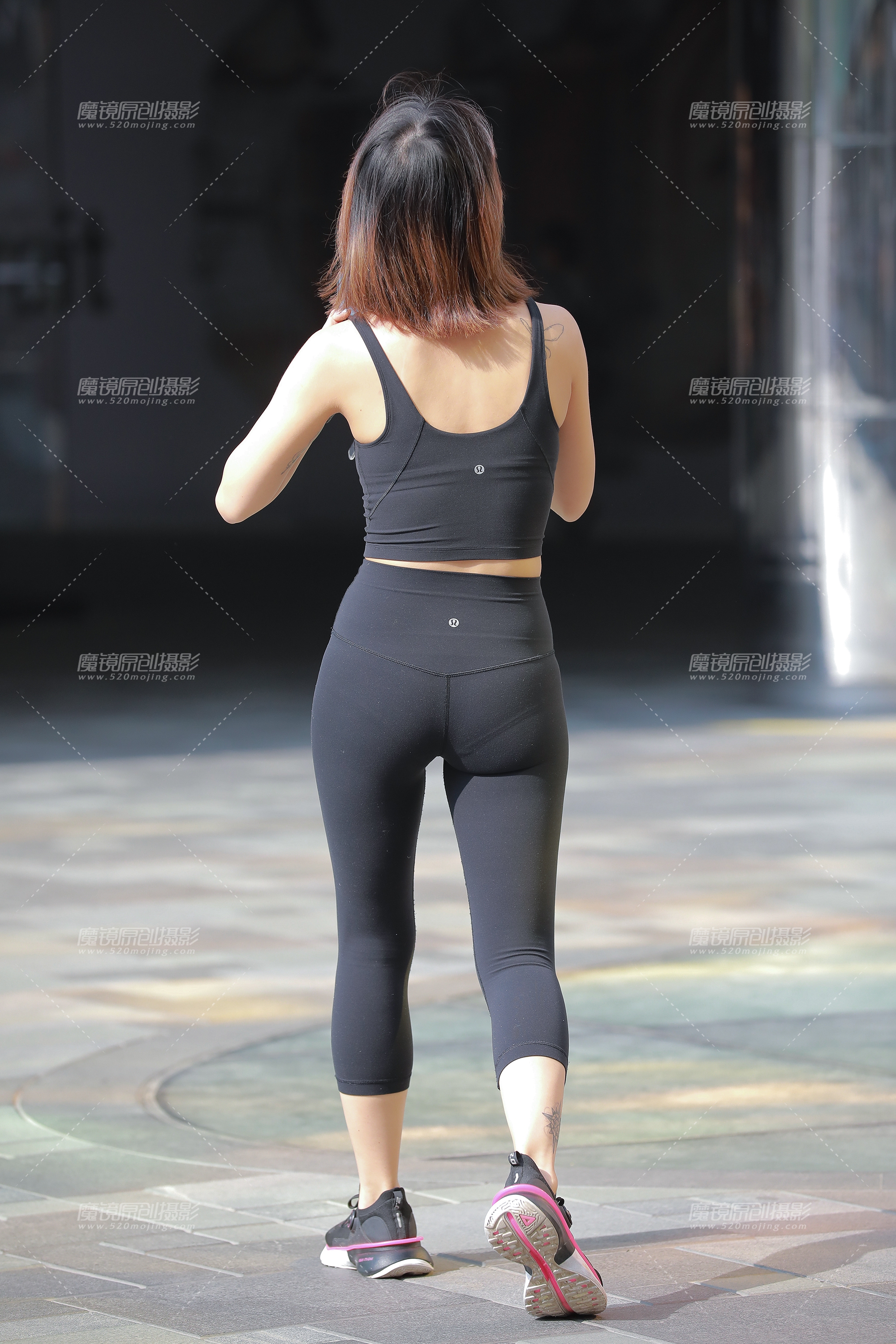 【玻璃街拍】黑色瑜伽裤小妹-会员可免费下载原图