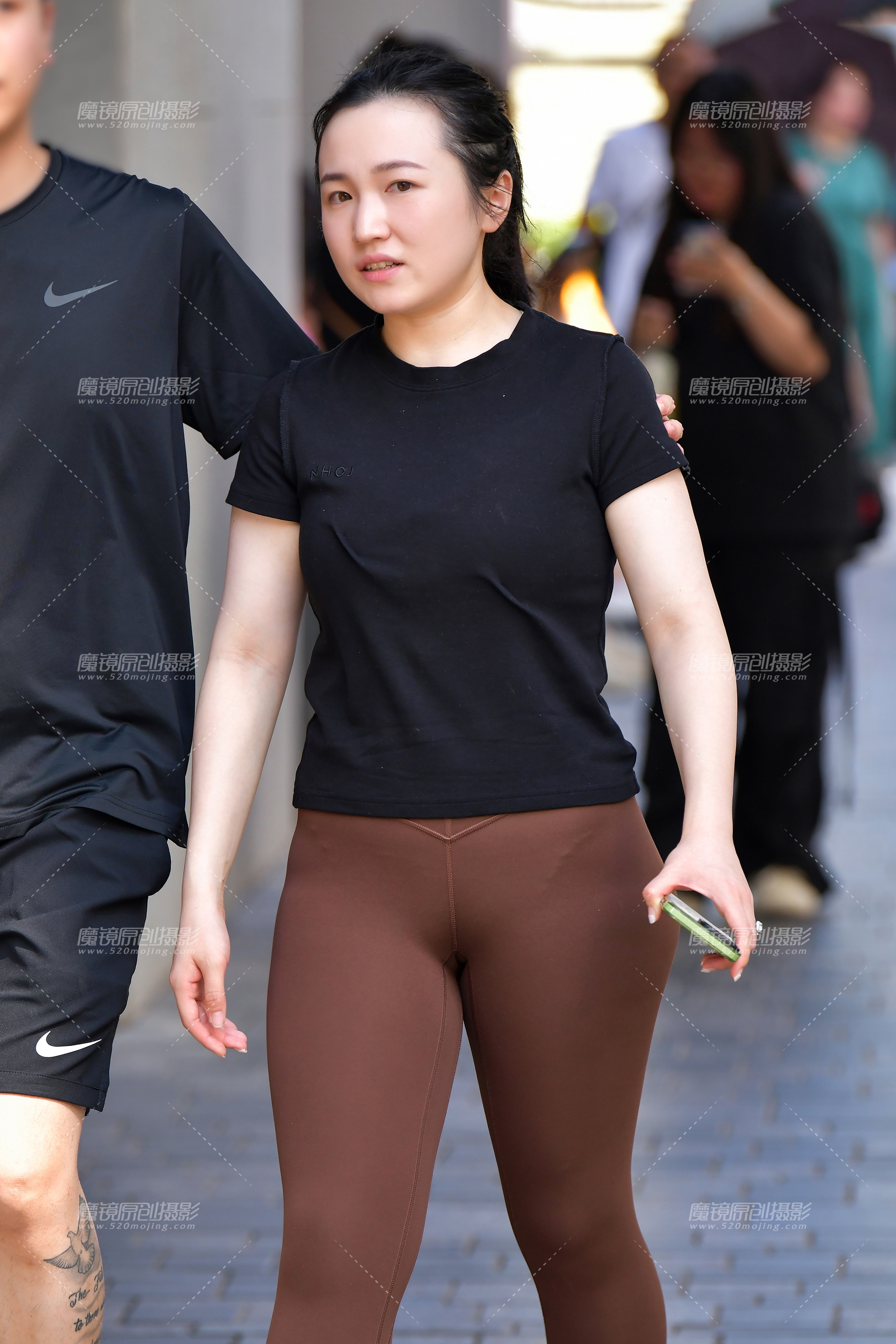 【2024年2月·魔镜滚叔】微丰腴咖色紧身裤美女-14P