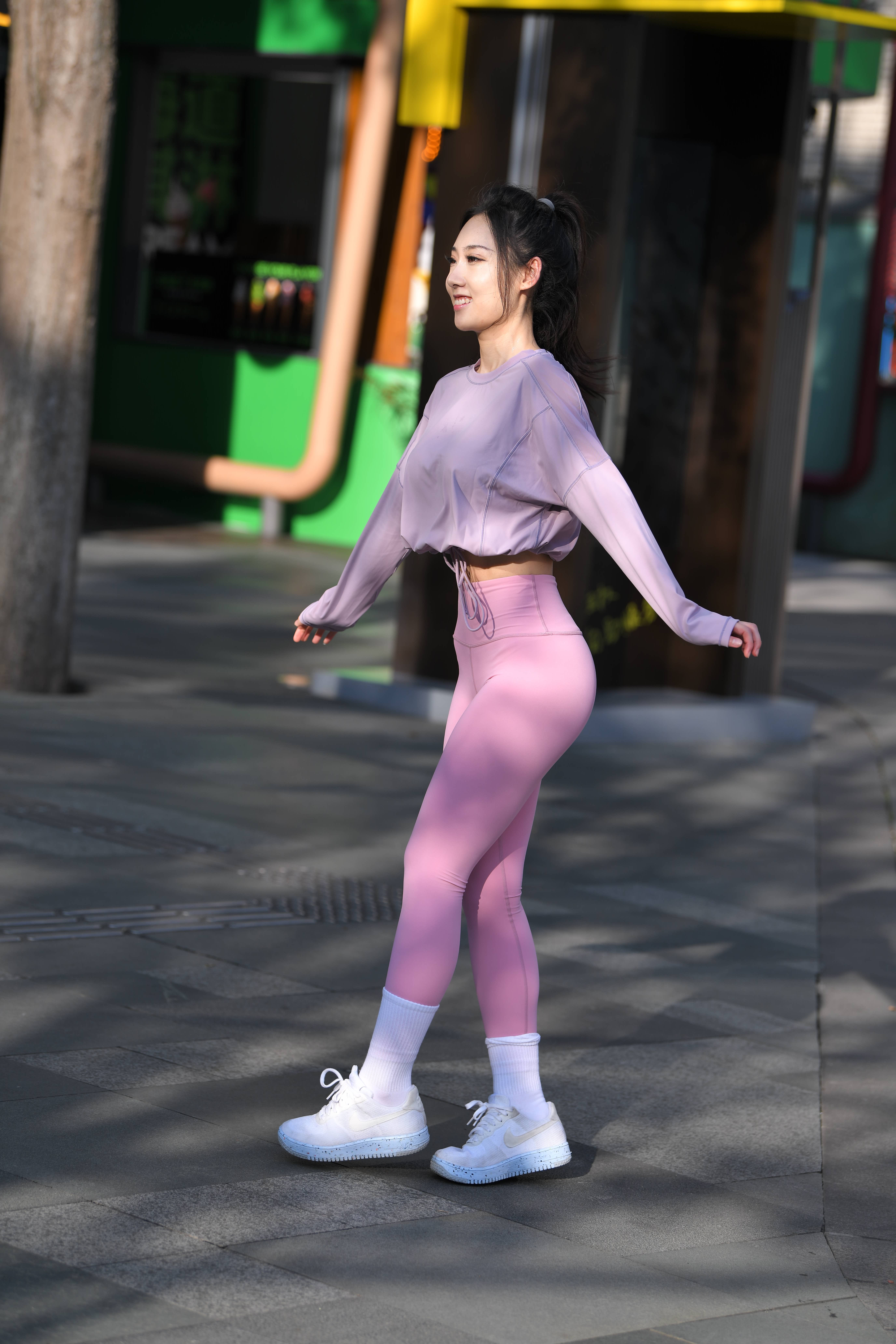盛夏小姐姐~粉色瑜伽裤-原图80P 年费会员免费下载
