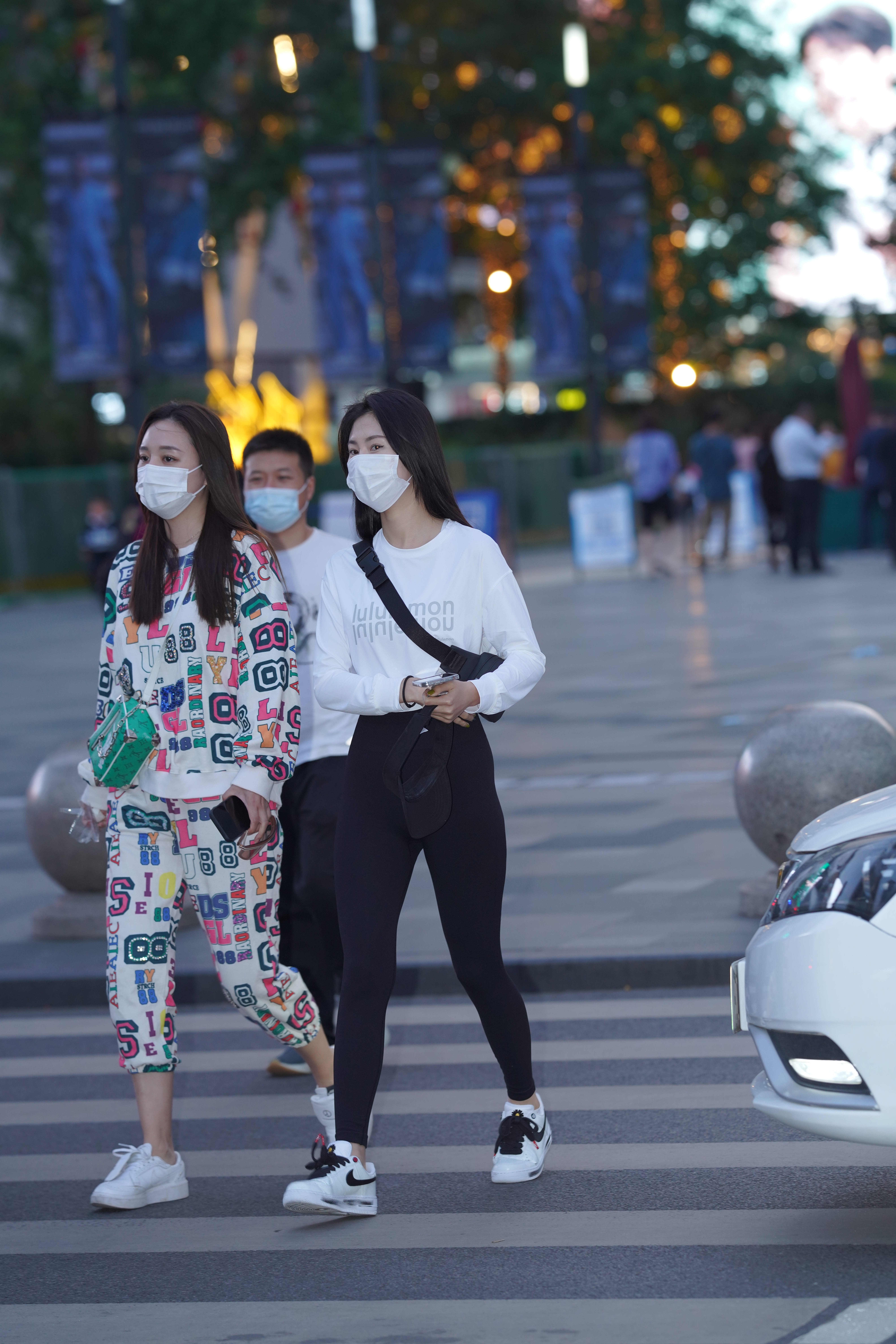 长发飘飘的黑色瑜伽裤美女【95P 1.4G】 年费会员免费下载 支持在线浏览