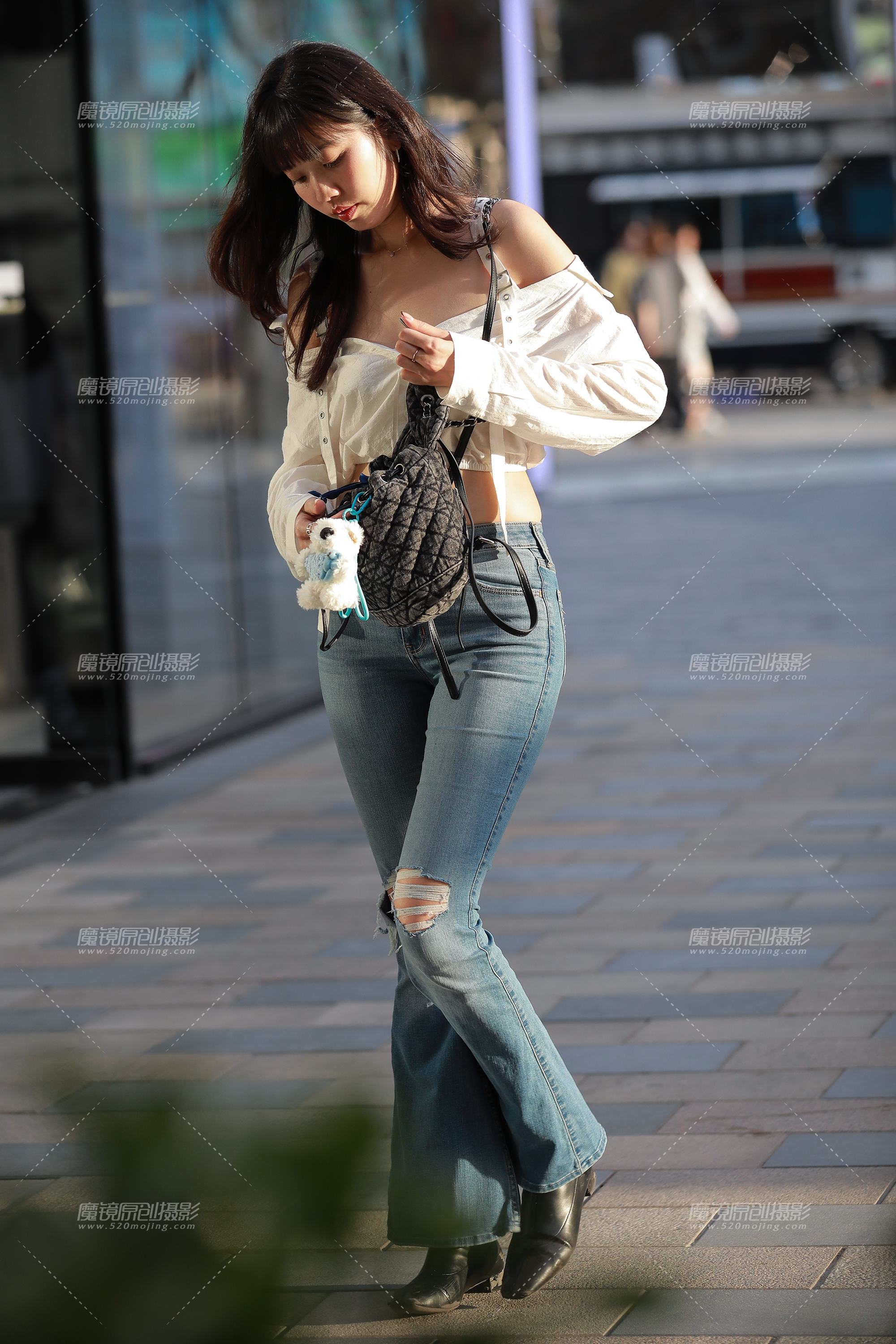 【2024年4月·魔镜滚叔】紧身蓝色牛仔裤美眉-20P