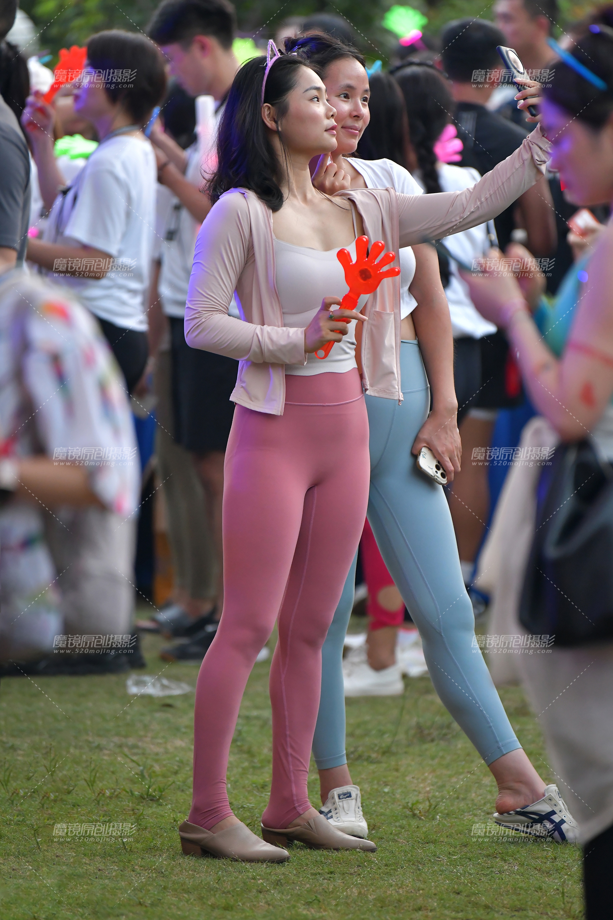【2024年6月·魔镜滚叔】喜欢拍照瑜伽裤美女-10P