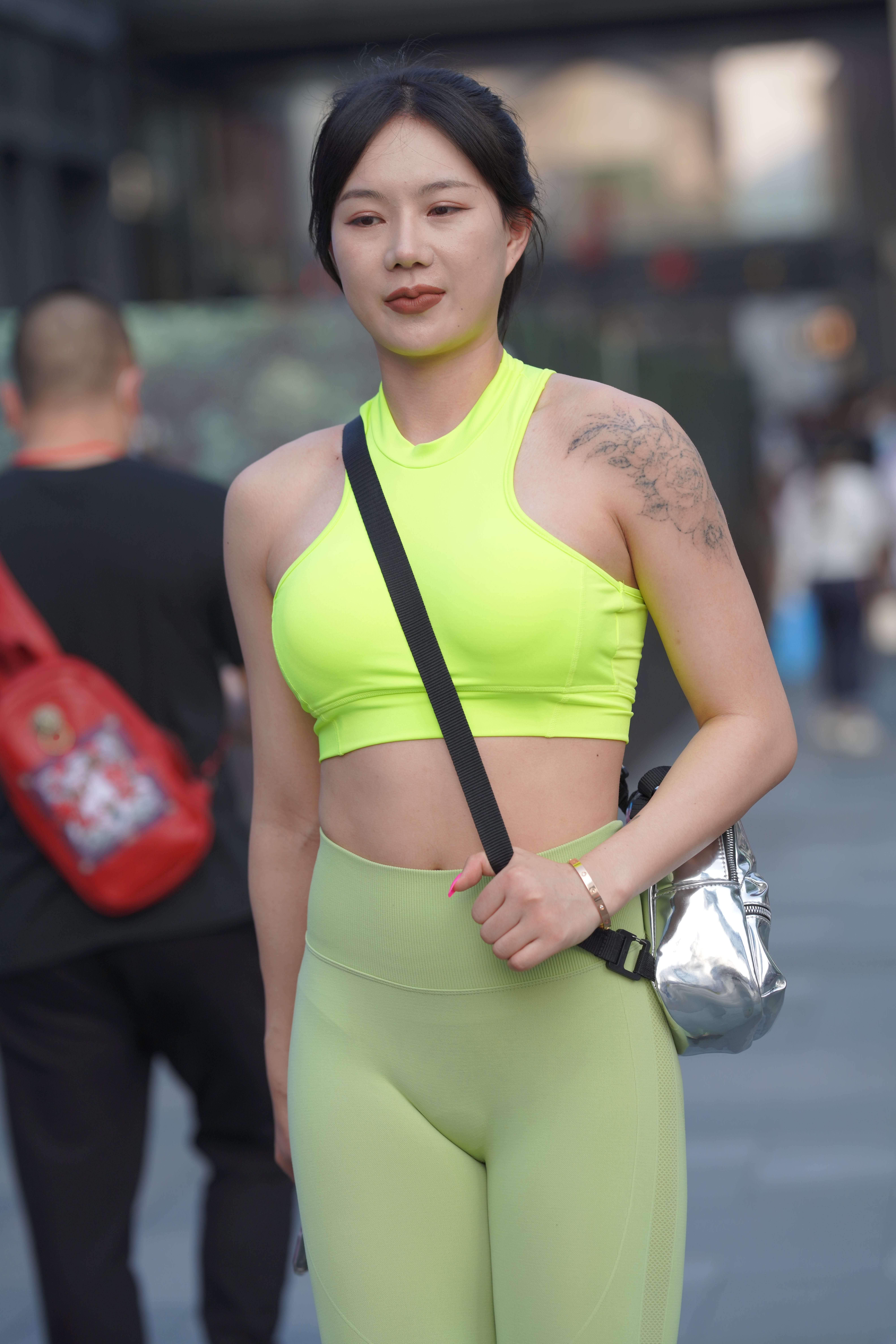 220208瑜伽裤美眉