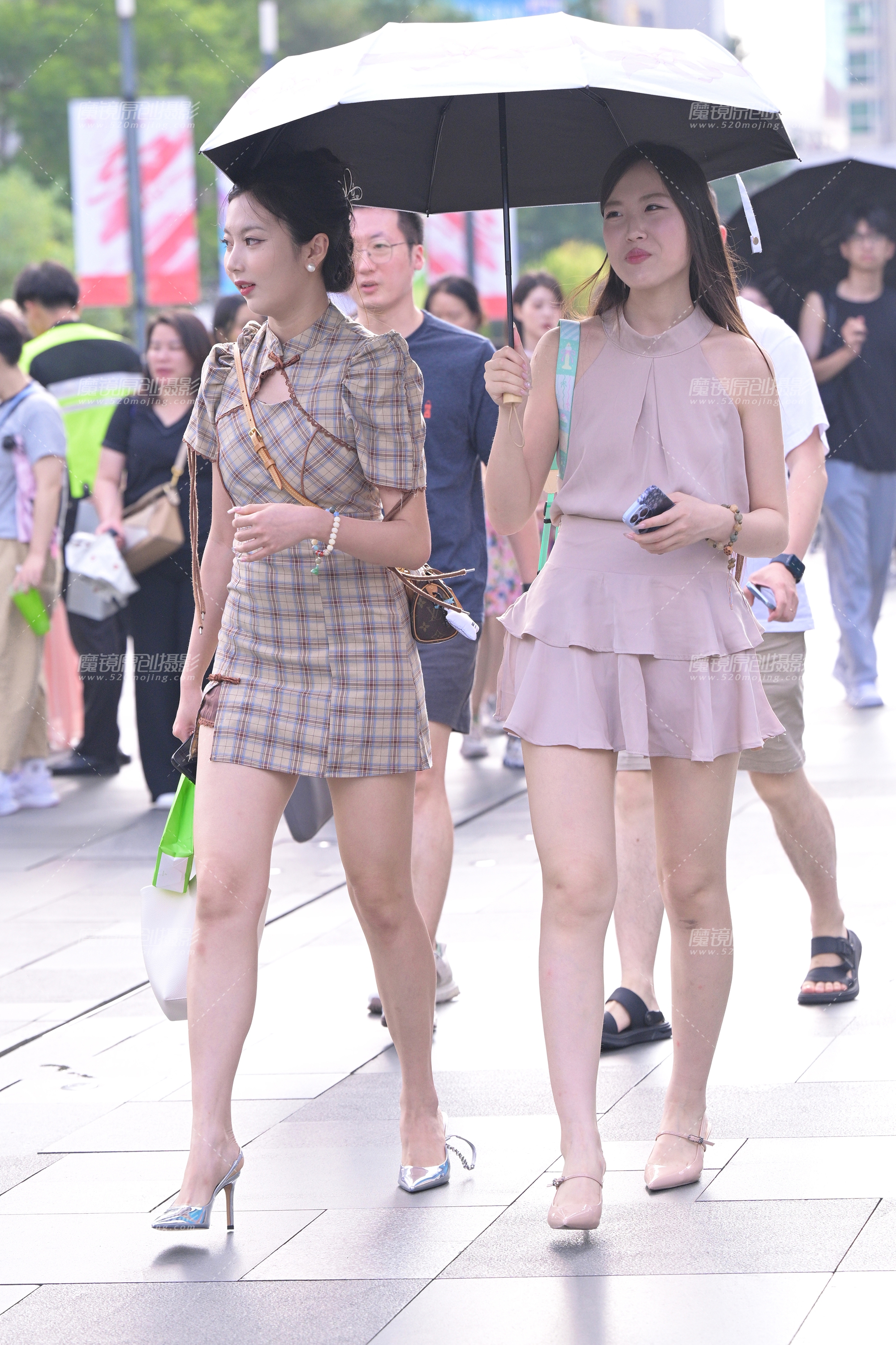 【2024年7月·魔镜滚叔】打伞长腿闺蜜-15P