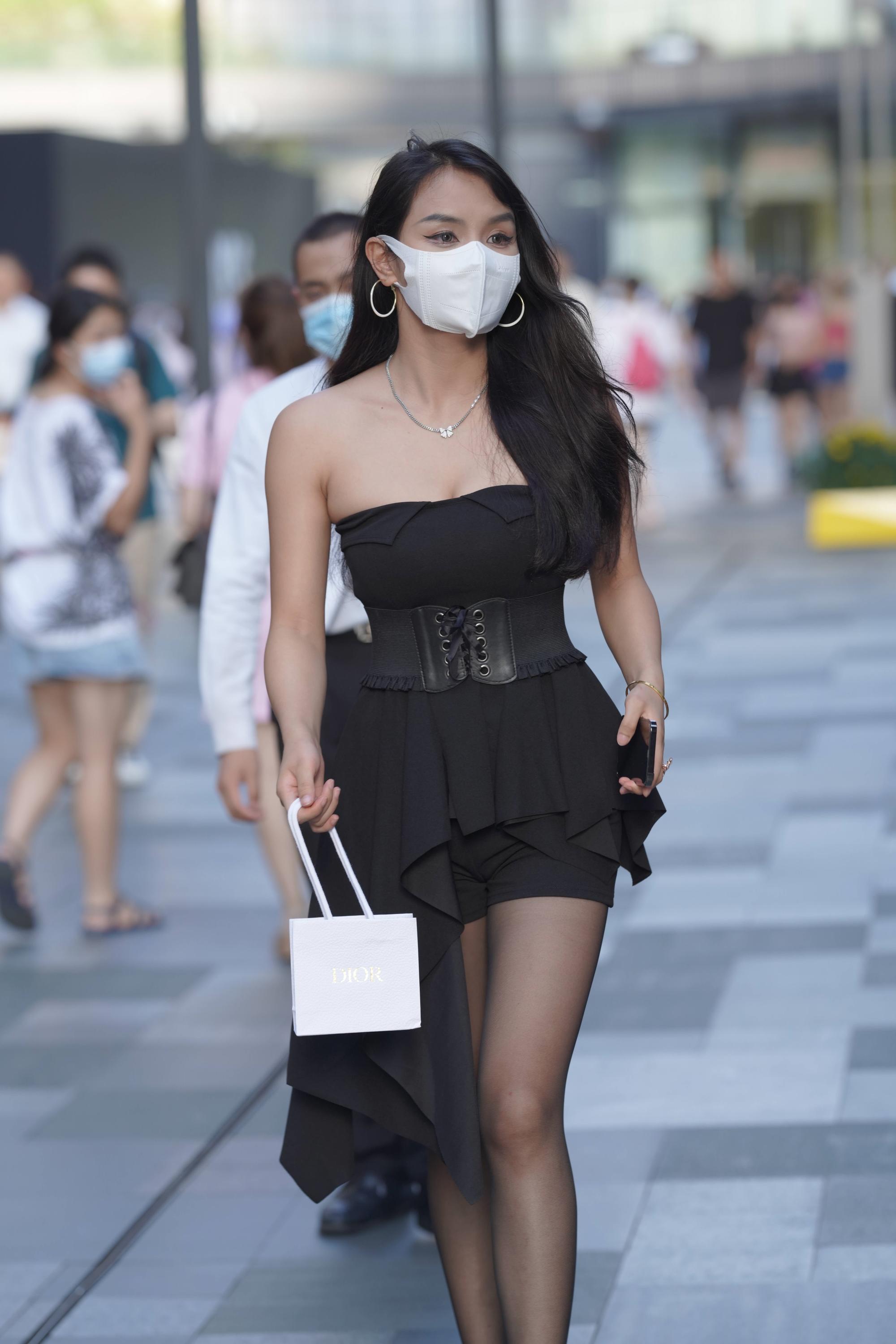 No.6973 黑丝时尚靓女 [147P3V-1.65GB]