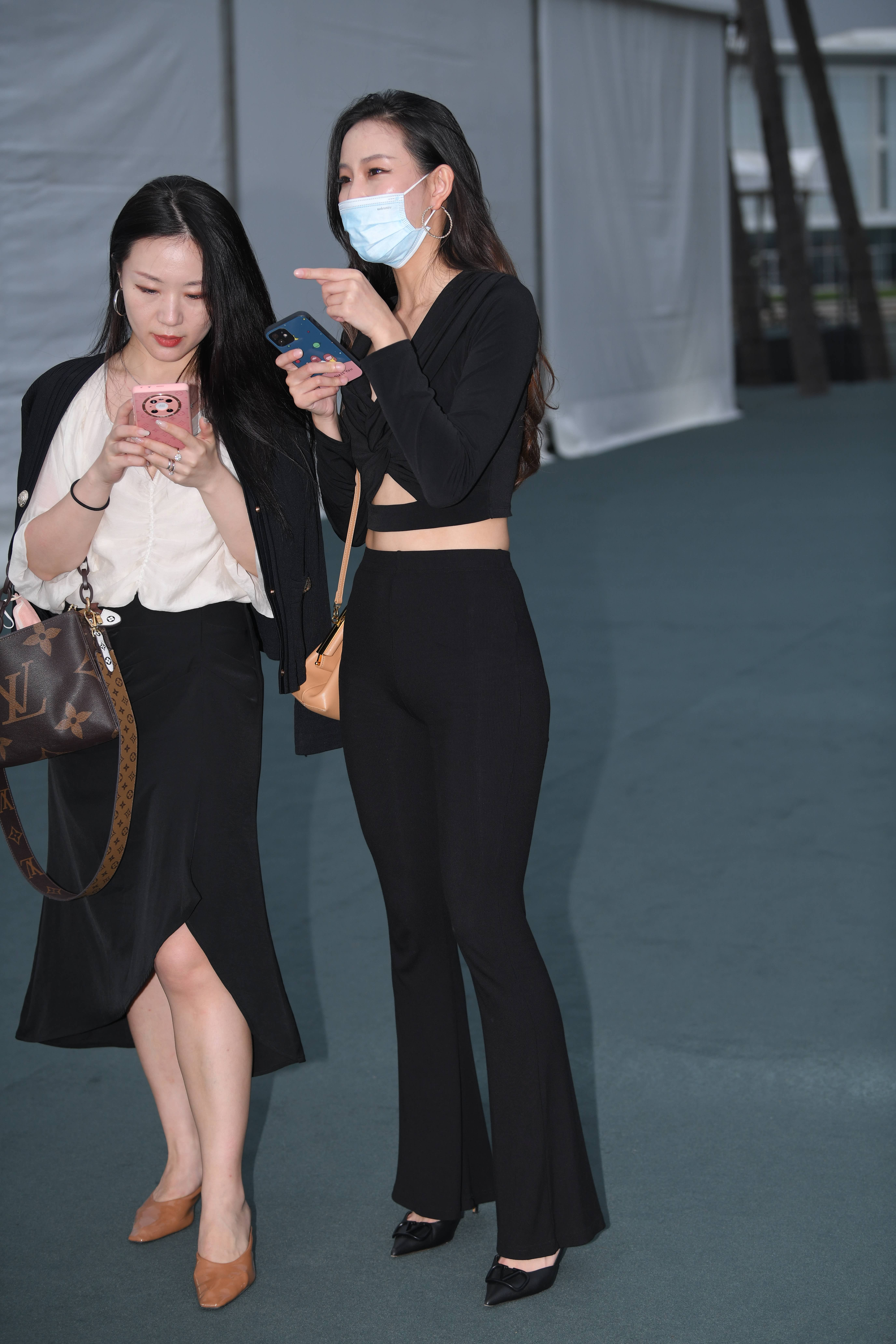 No.7374 黑色系更显肤色 [178P-3.84GB]