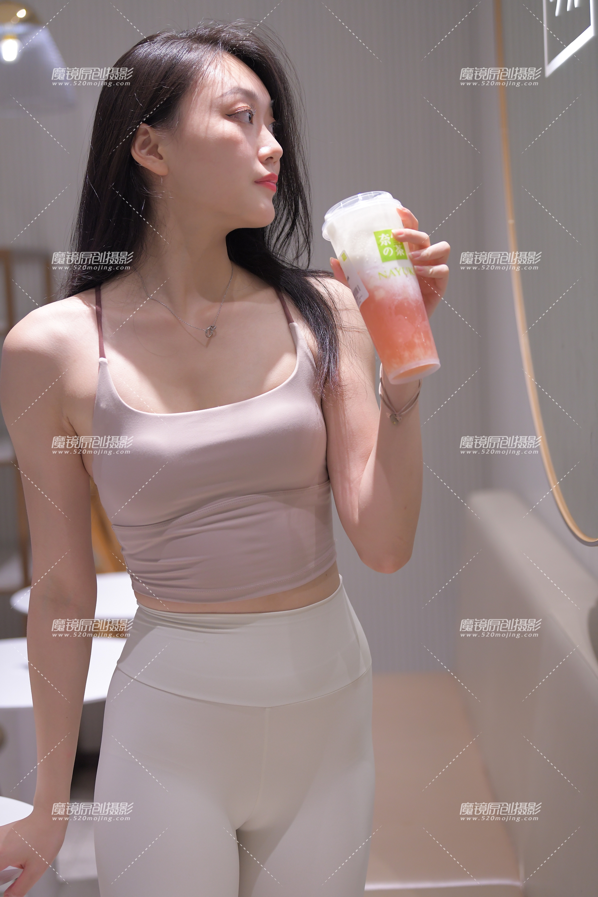 No.6865 一始街拍作品 - 白色紧身裤美女 [MP4-10.8GB]