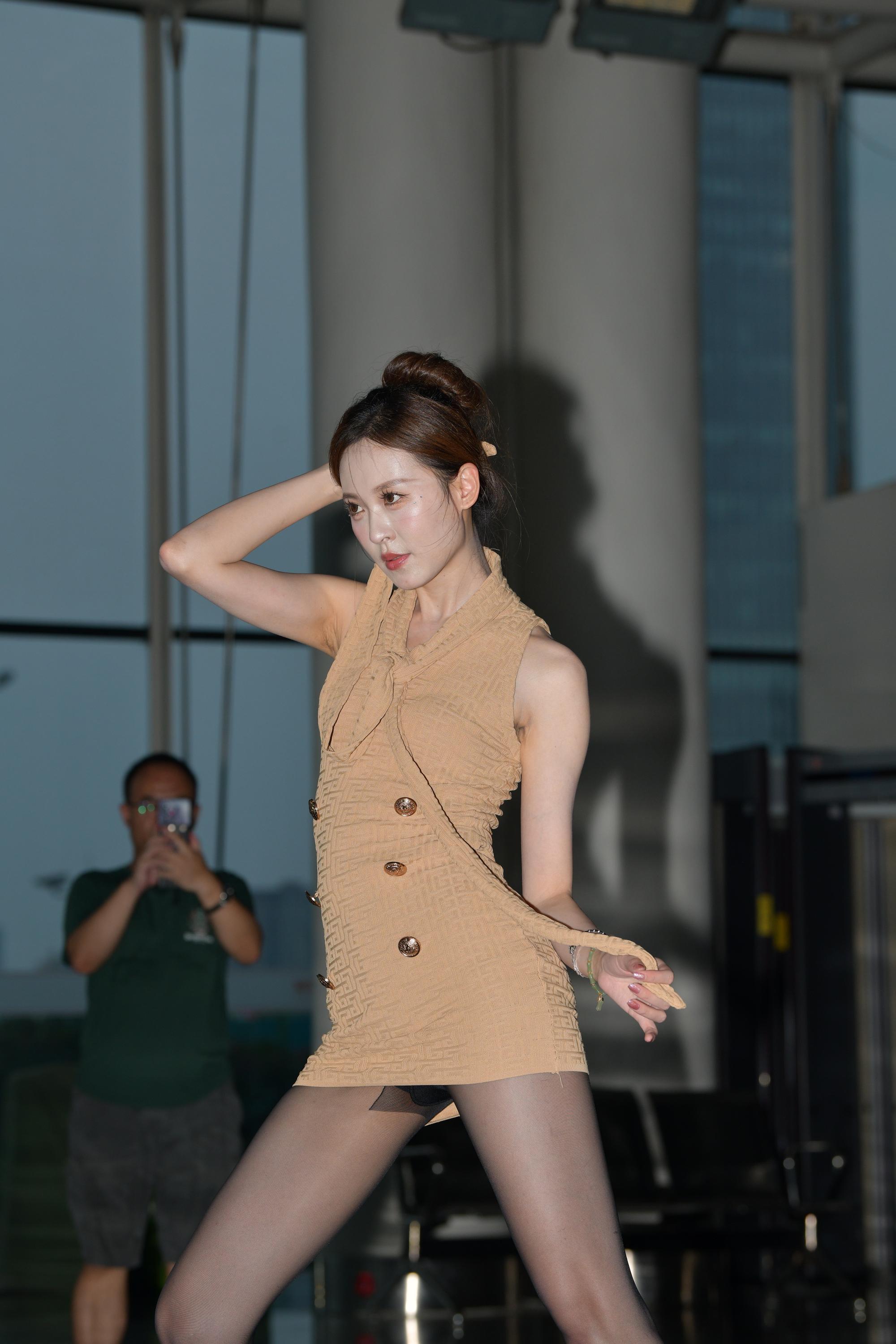 No.7603 短裙黑丝大长腿 [101P-2.57GB]