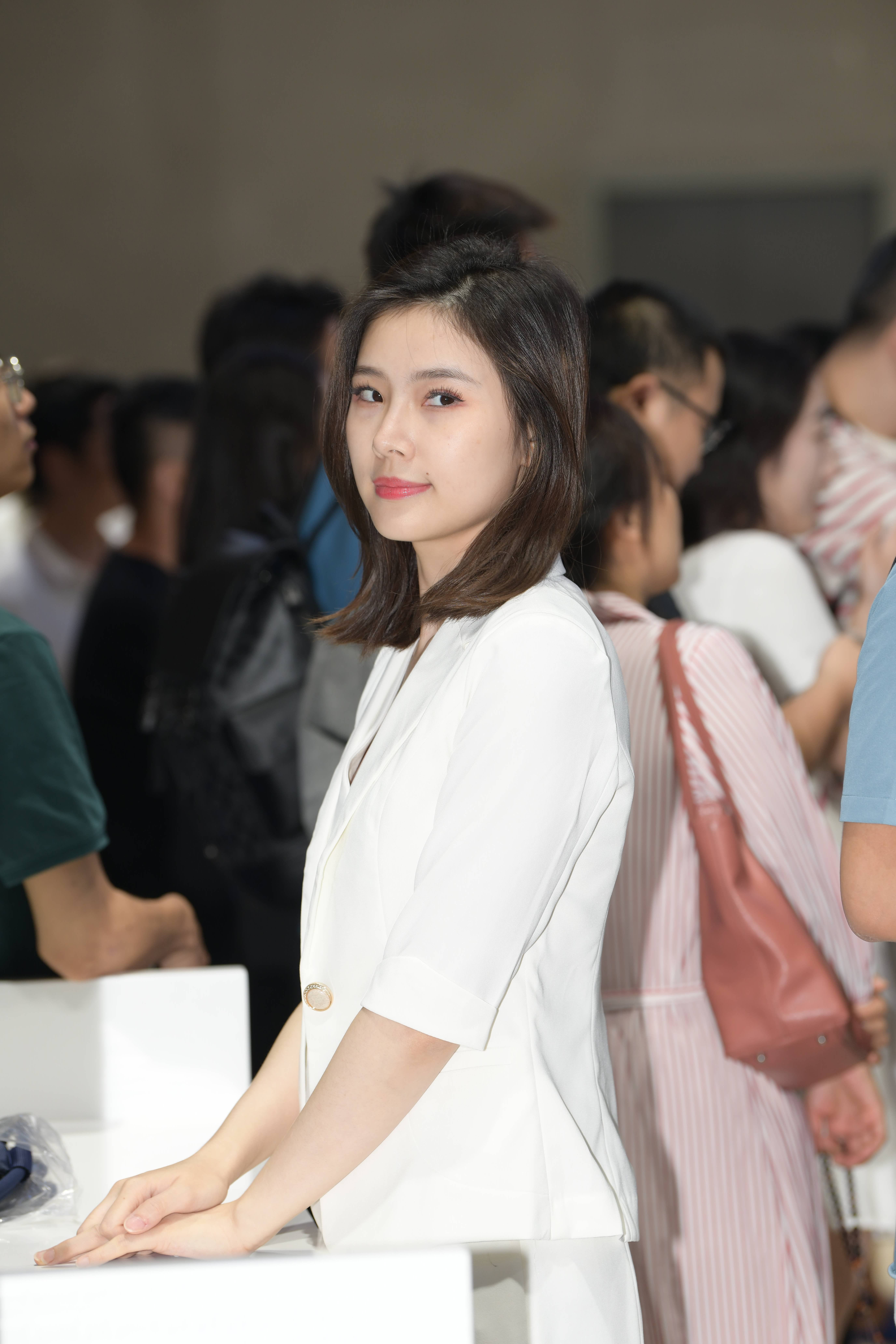 240416端庄的白裙礼仪小姐姐【107P】