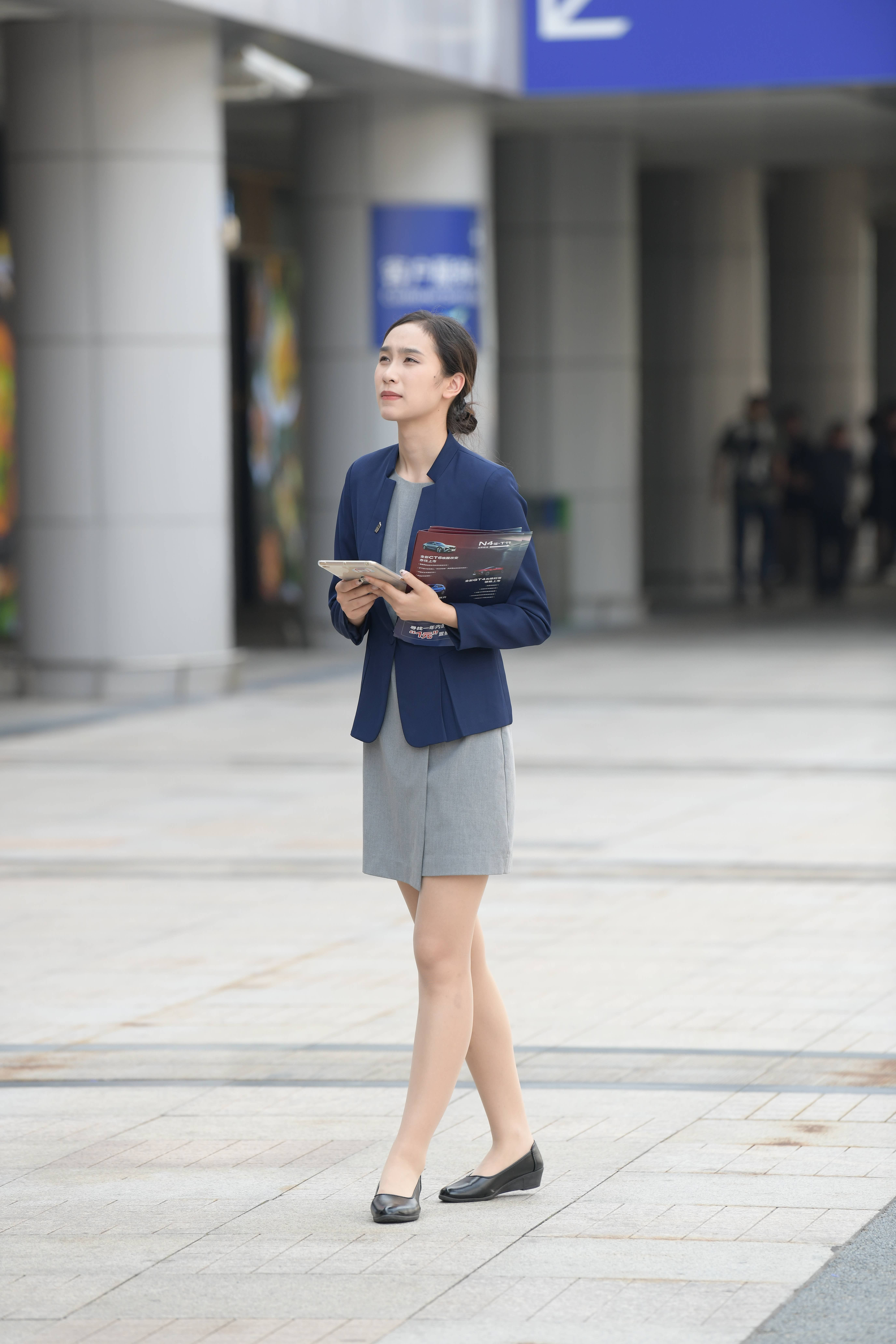 240416场外发传单的R丝袜美眉【87P】