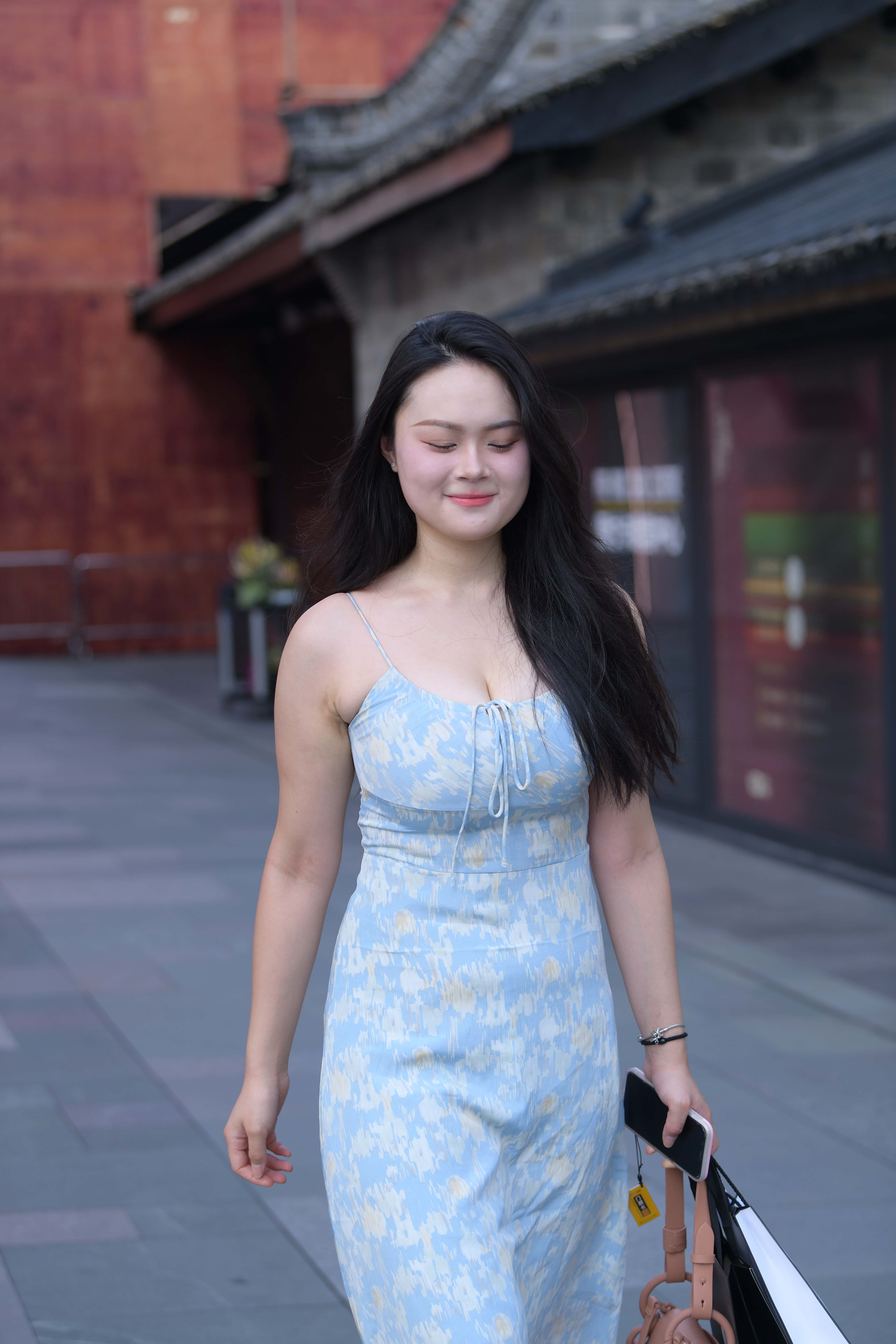 汹涌澎湃的吊带裙姐姐【271P 6.13G】