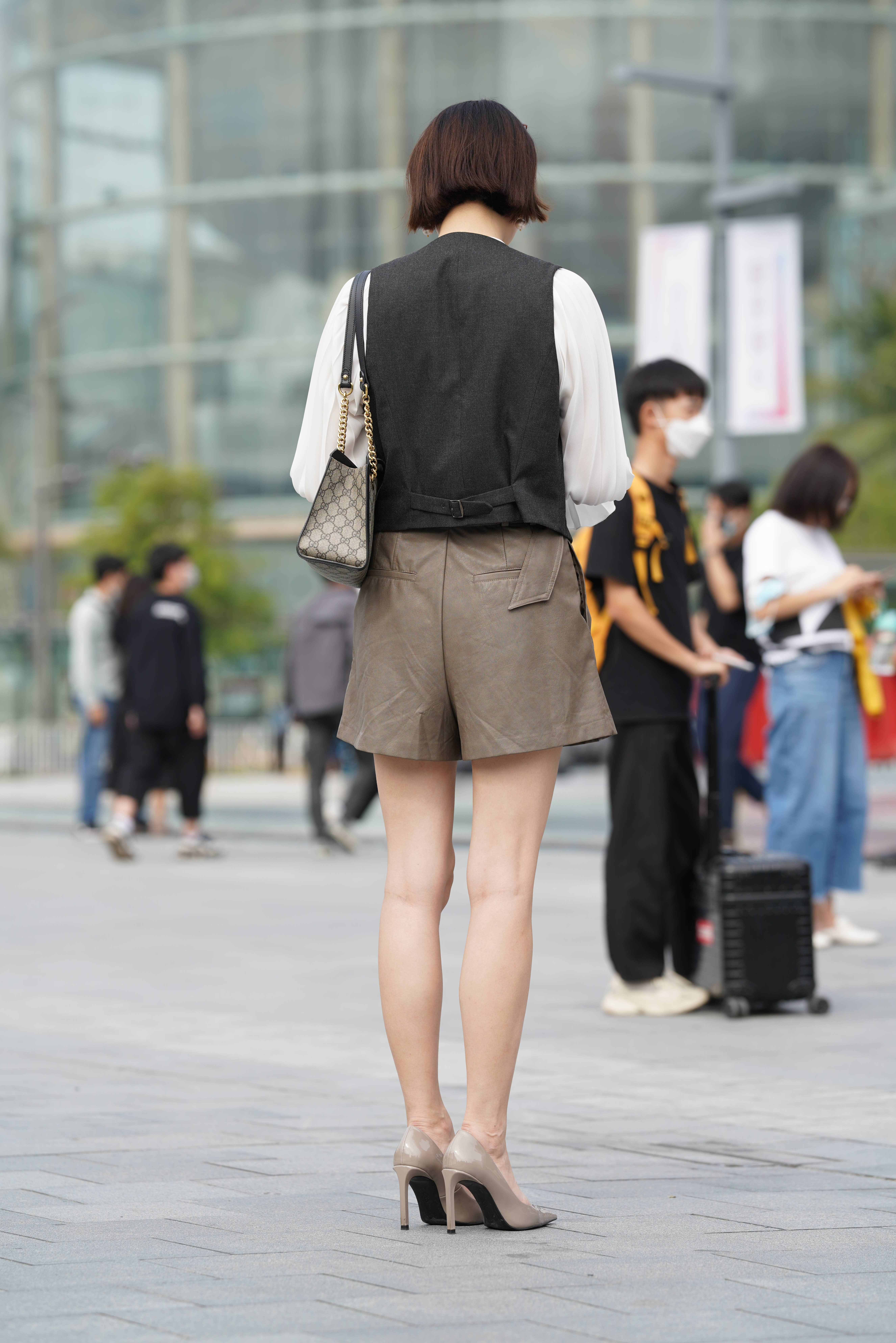 No.7410 优雅气质短发女郎 [90P-1.54GB]