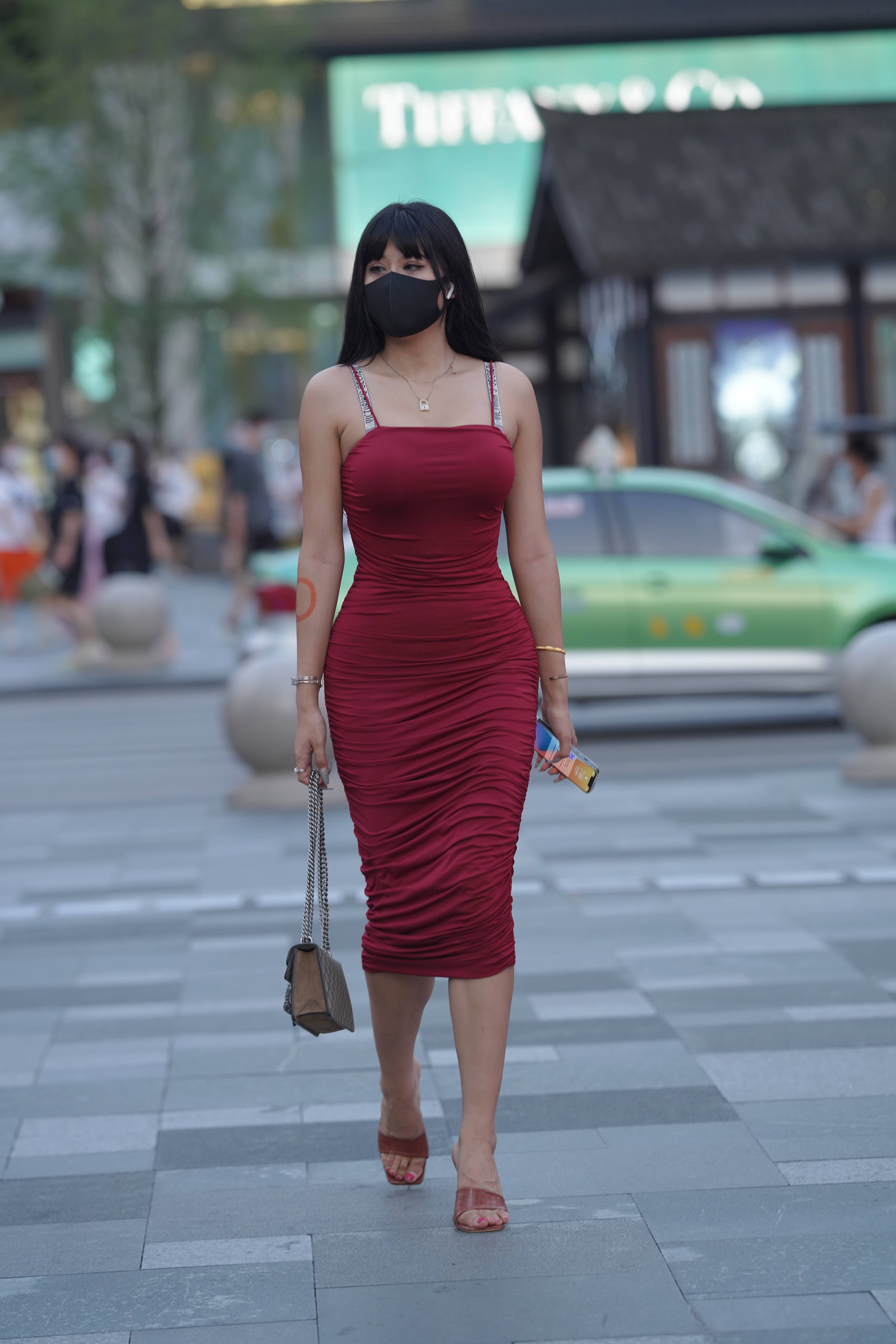 No.7568 红色紧身包臀裙凉高美胸 [66P1V-1.00GB]