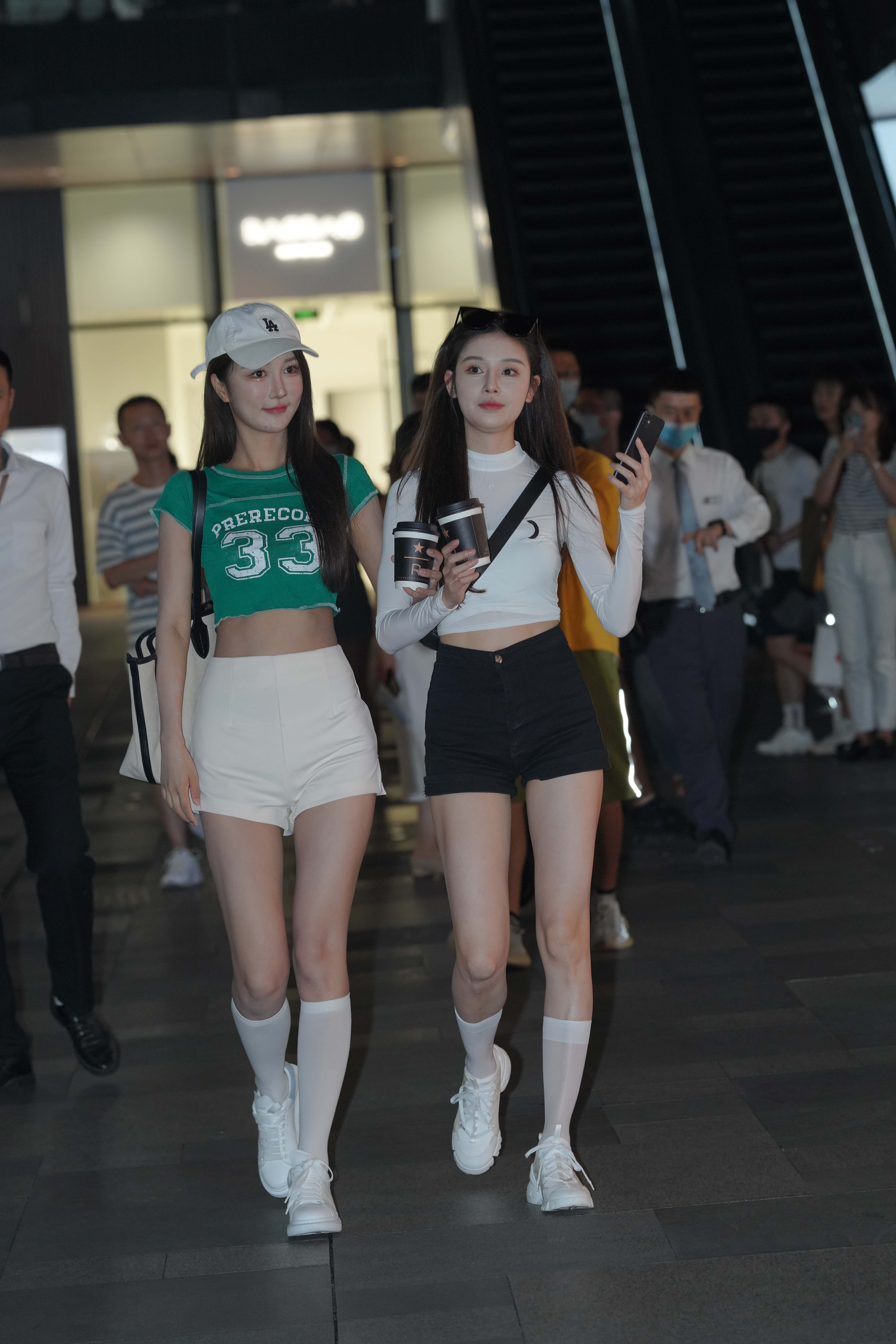 No.7744 闺蜜间的黑白搭配 [144P1V-2.39GB]