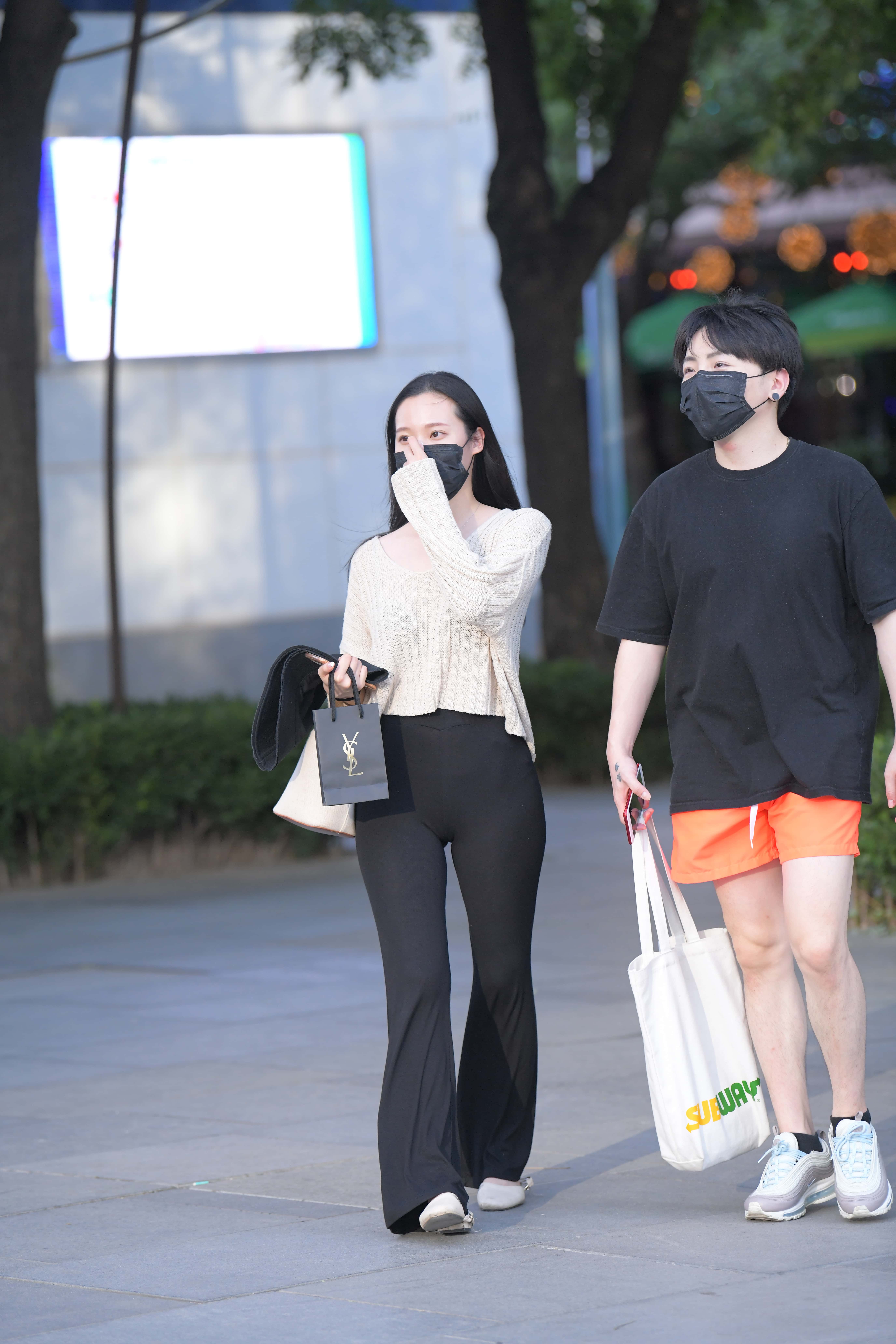 No.5431 红石街拍作品 - 一只白狐 [136P-3.25GB]