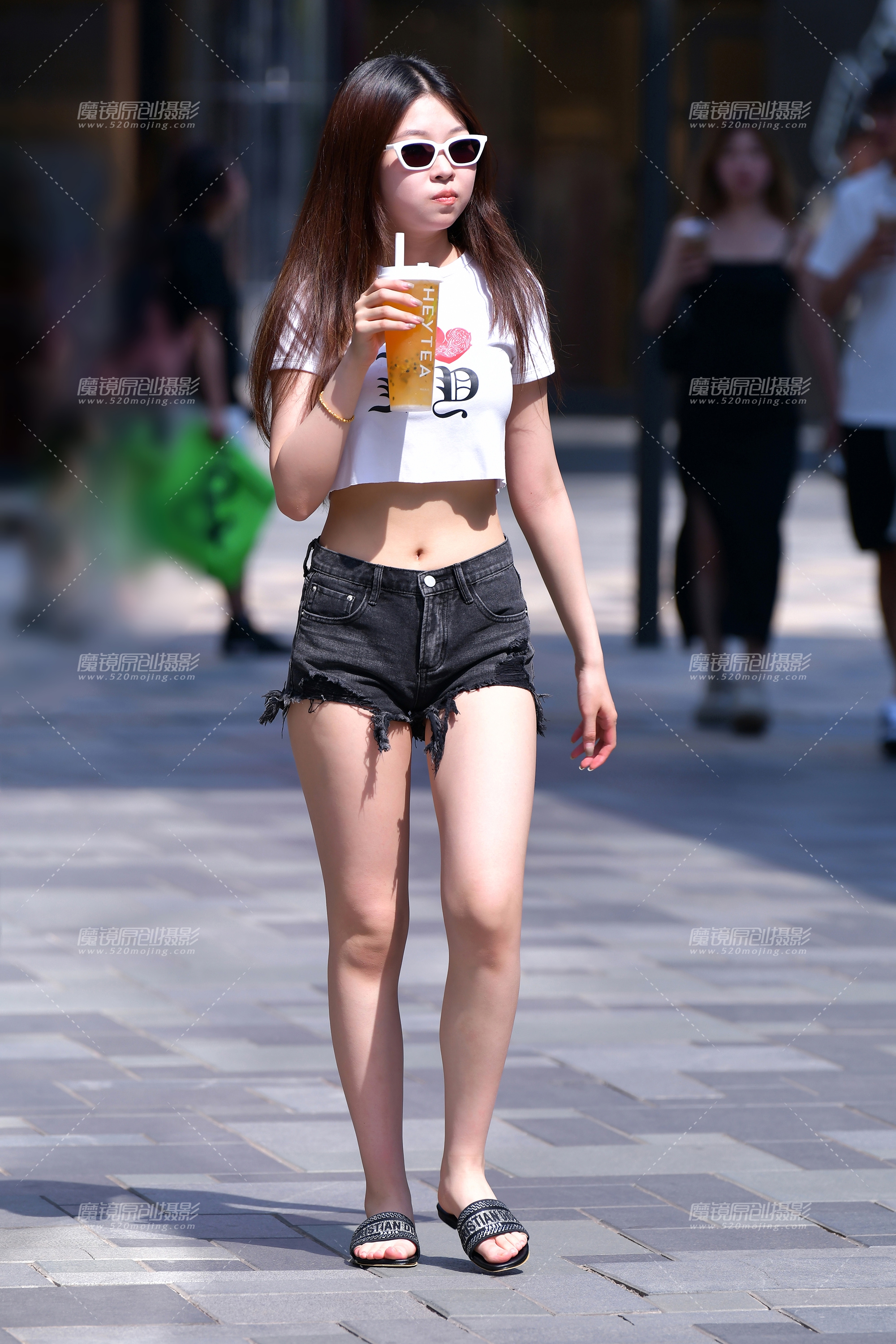 【2024年10月·魔镜滚叔】牛仔热裤小美女-18P