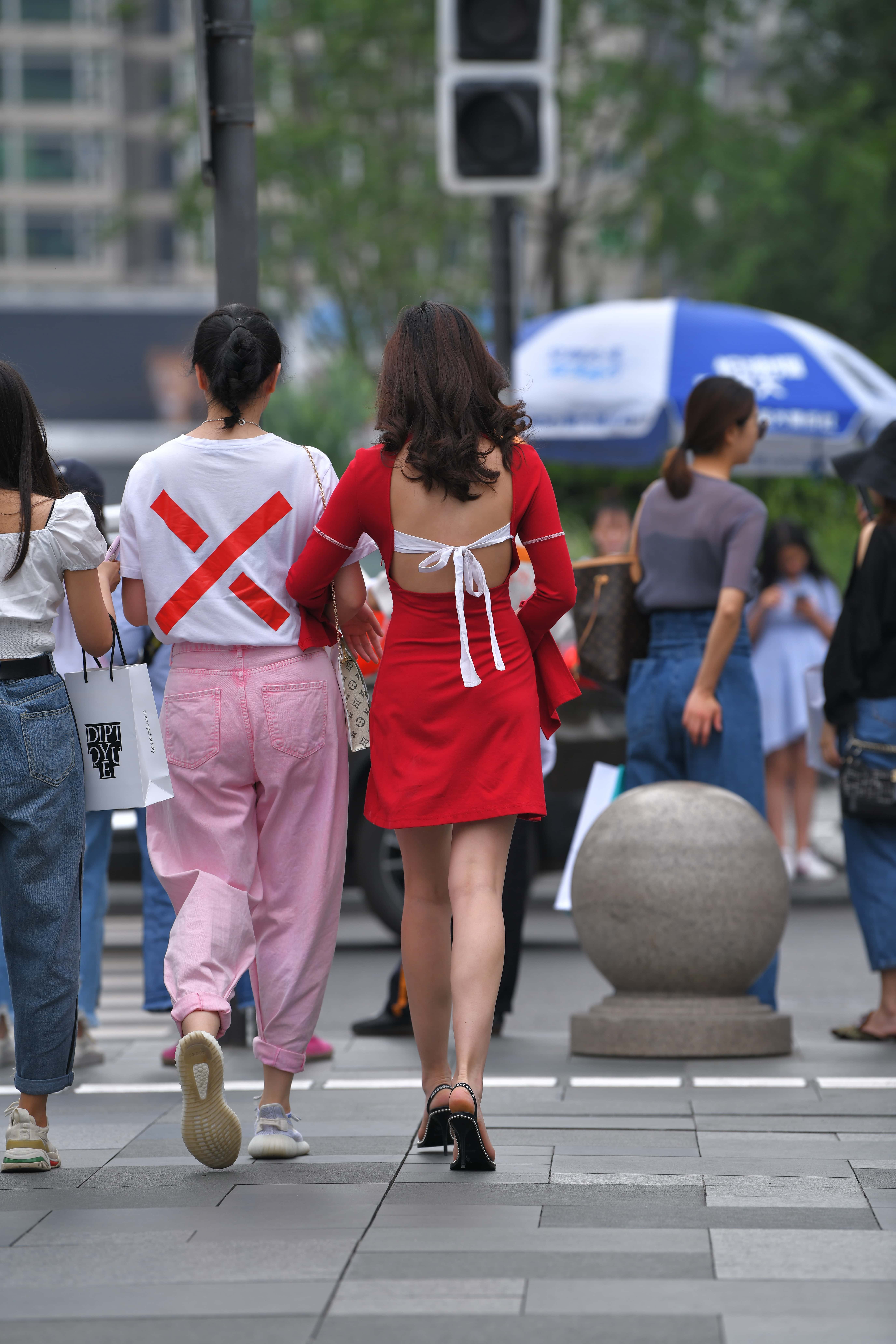 No.7646 亮眼露背红裙 [48P-559MB]