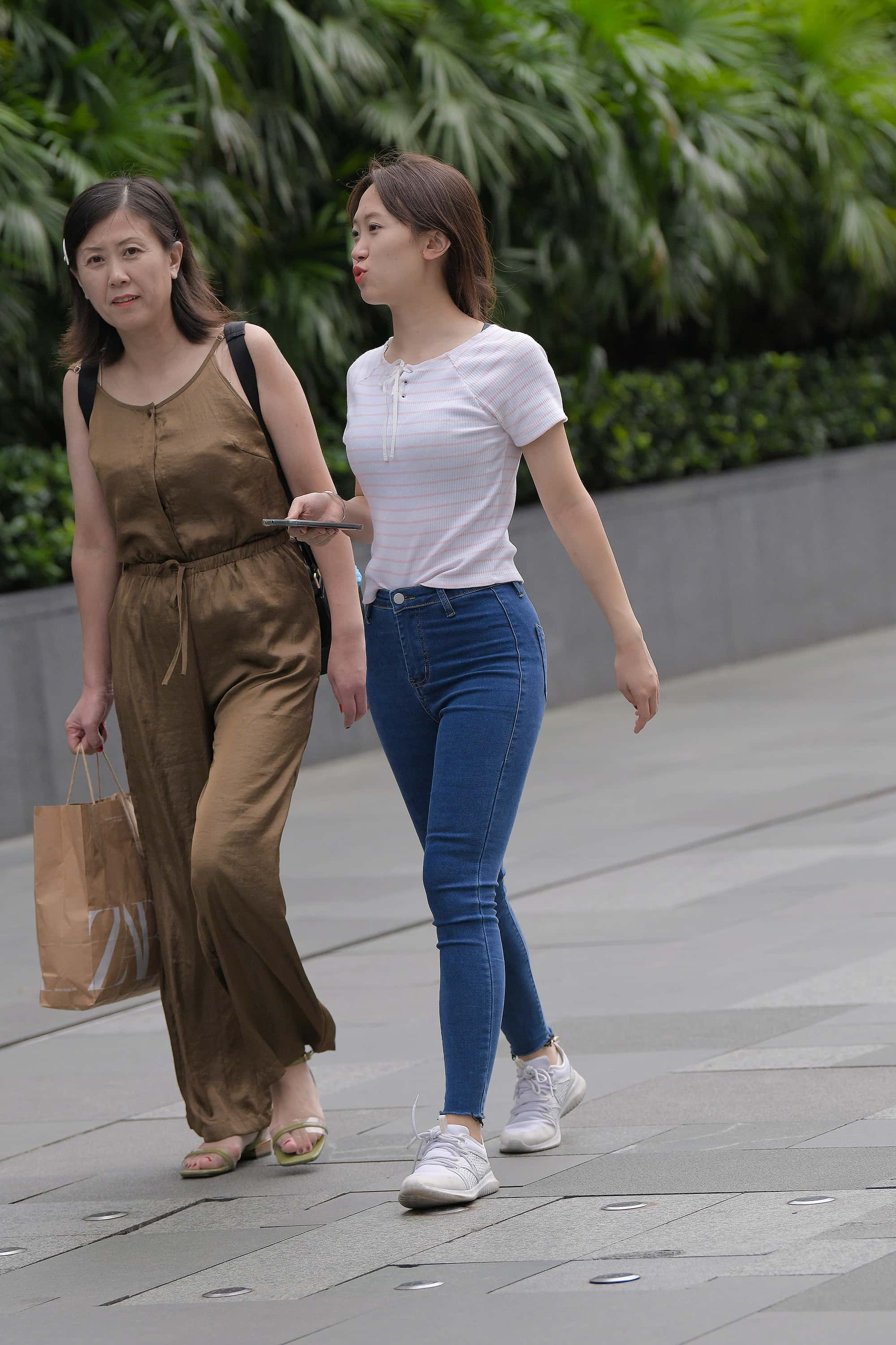 GS-200223饱满翘臀紧牛闺女【55P  819M】