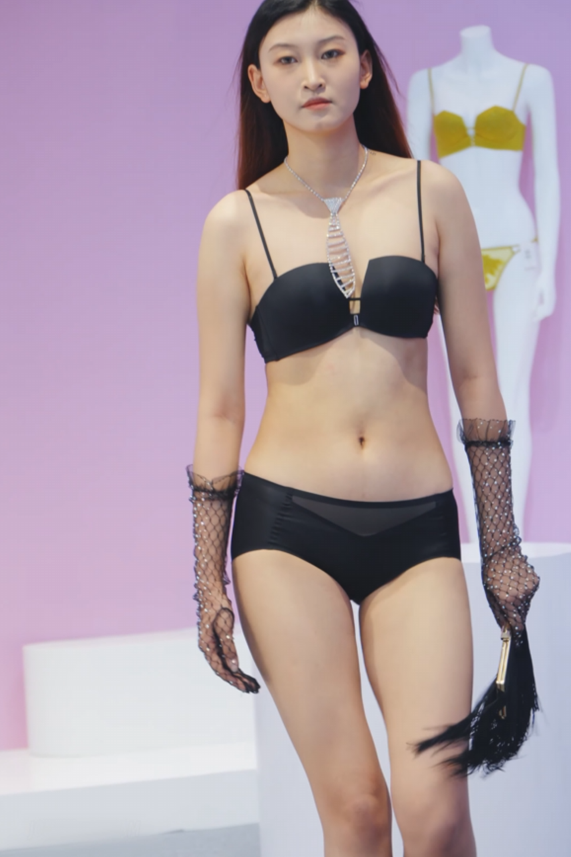 fileE4K 2024深圳內衣展SIUF 模特 蘭卓麗天使內衣秀 47【7分04秒   1.80G】