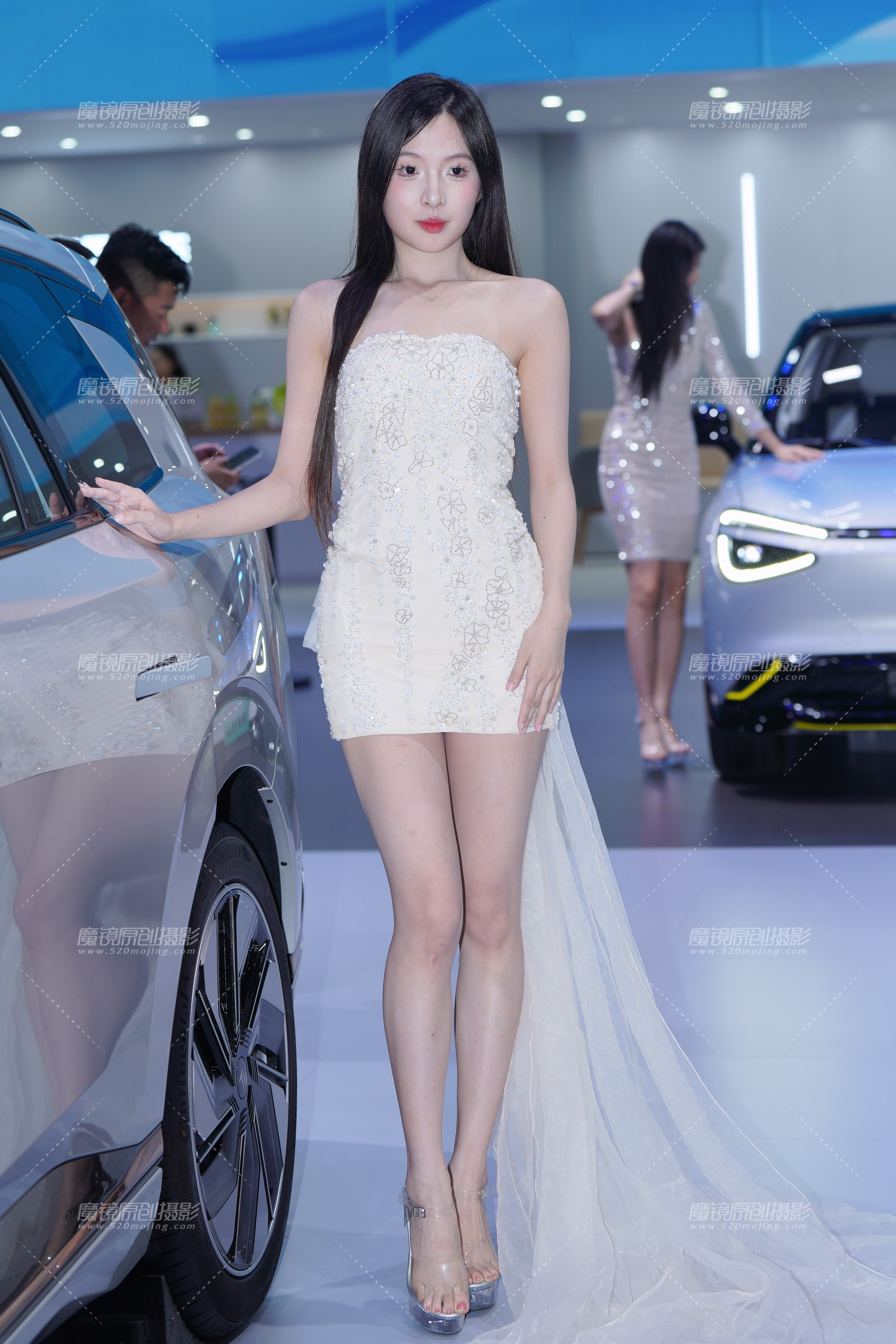 【2024年11月·魔镜滚叔】美腿车模-17P