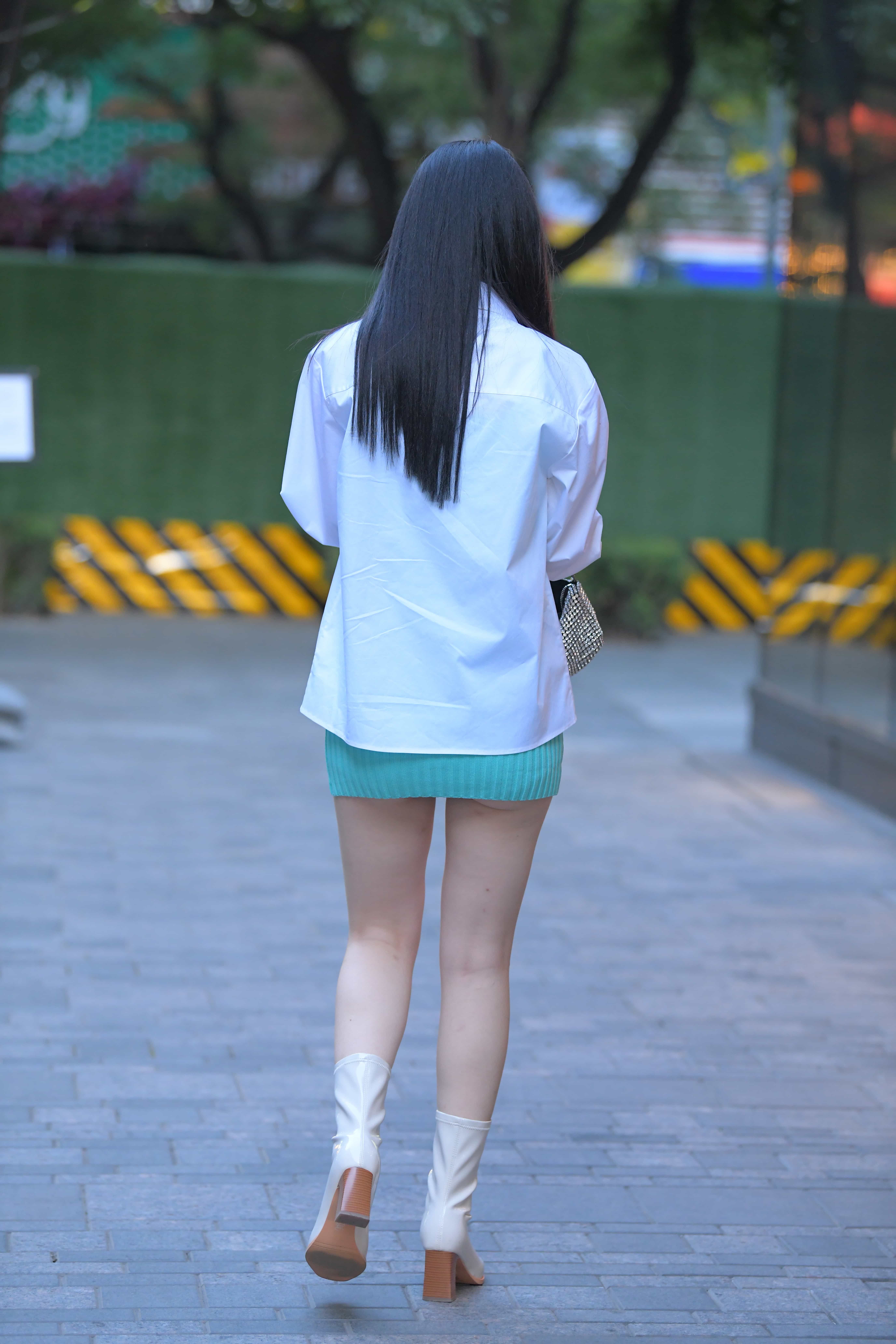 GS-10073  玩手机的MM【80P 1.91G】