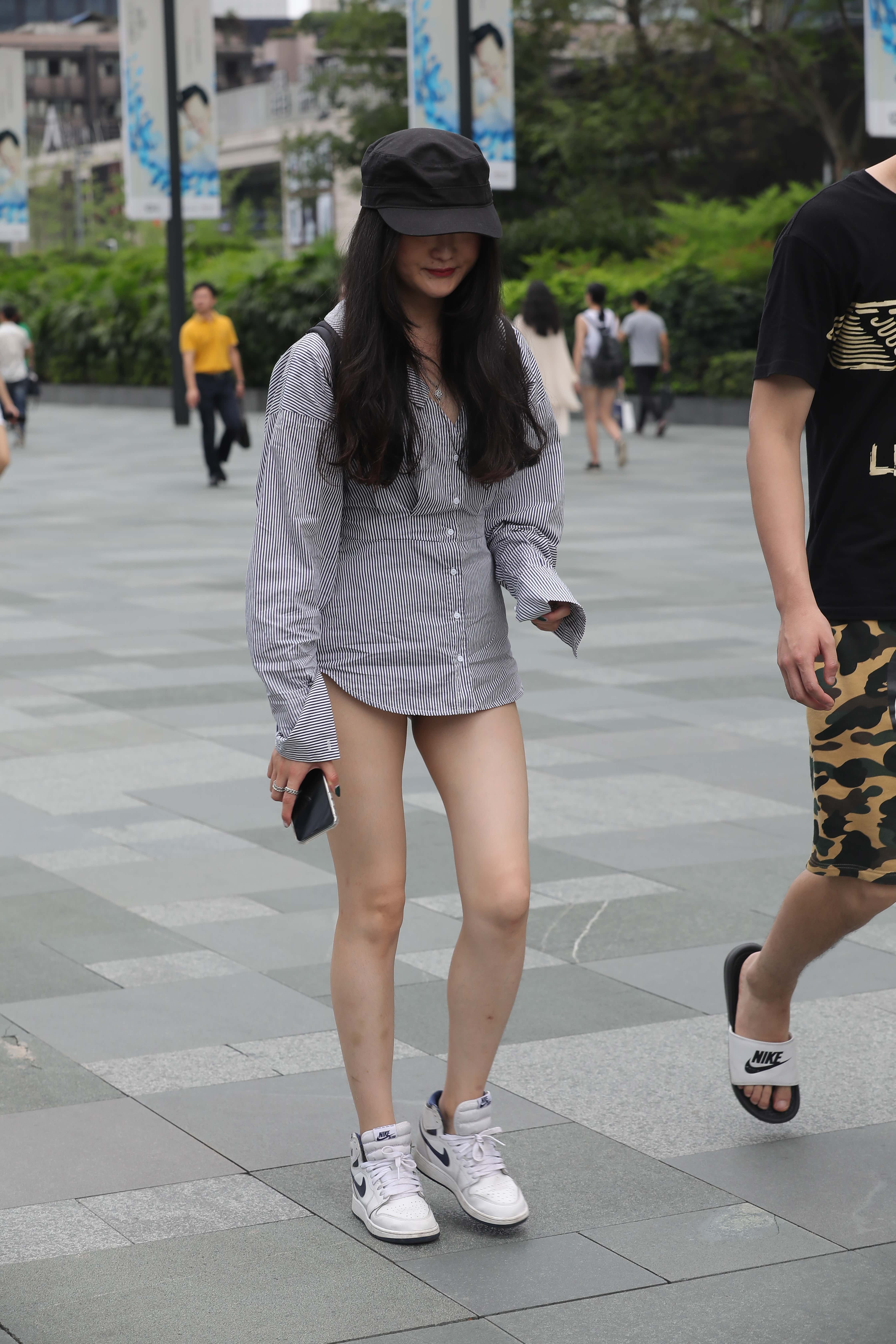 GS-10036  戴着黑色帽子的月牙小妹【71P  628M】