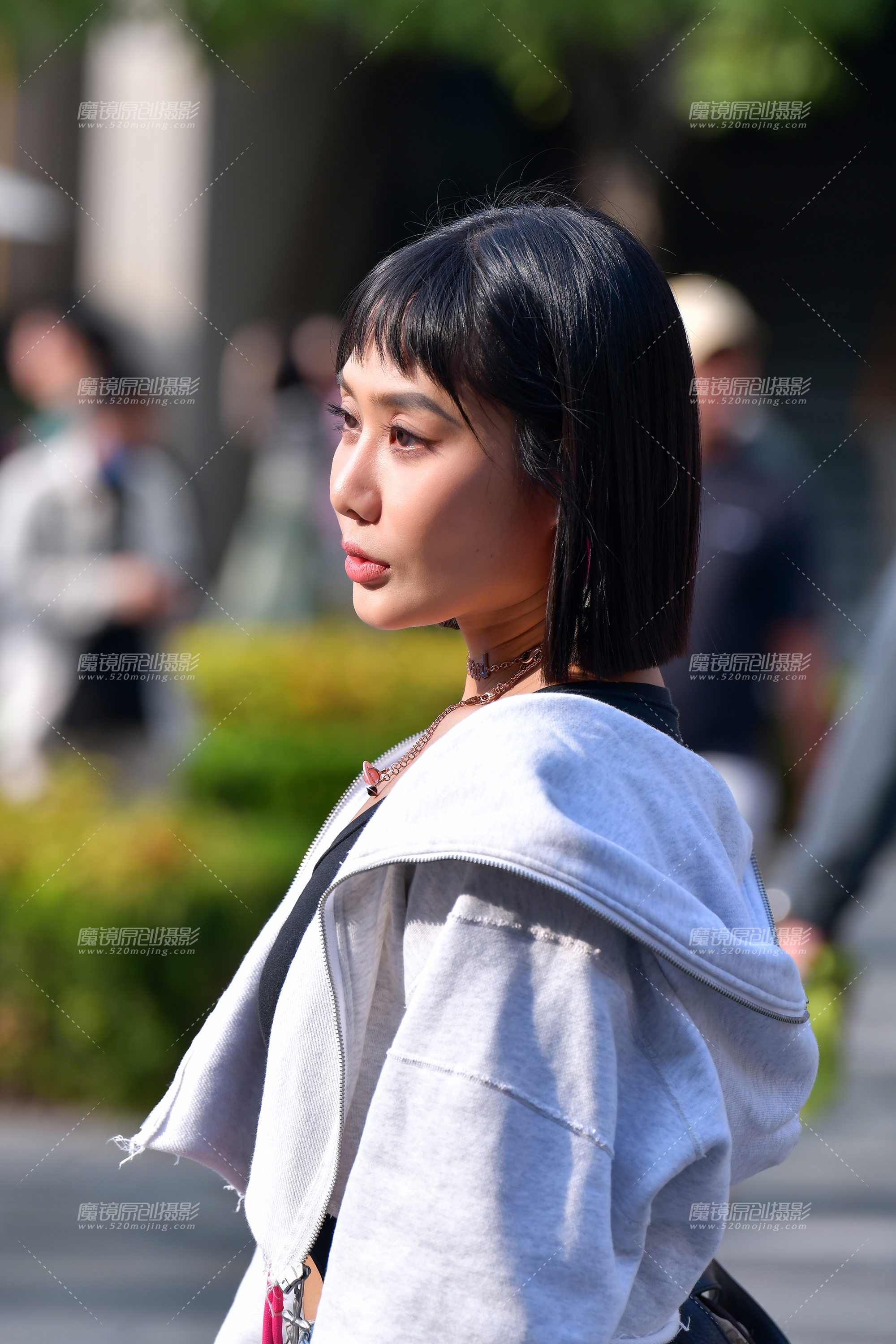 【2024年11月·魔镜滚叔】逛街拍照热裤美女-17P