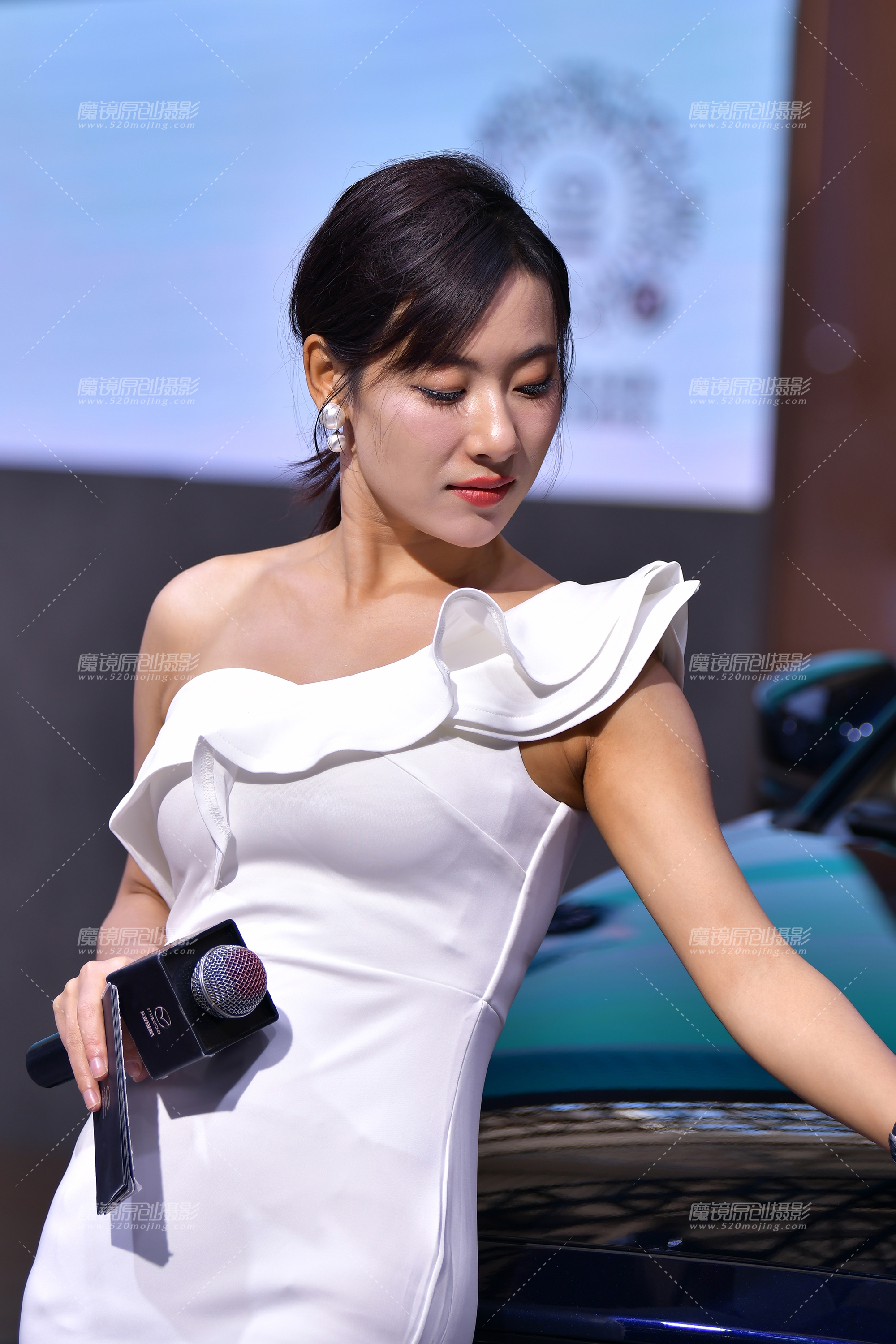 【2024年11月·魔镜滚叔】漂亮主持洁白长裙美女-27P