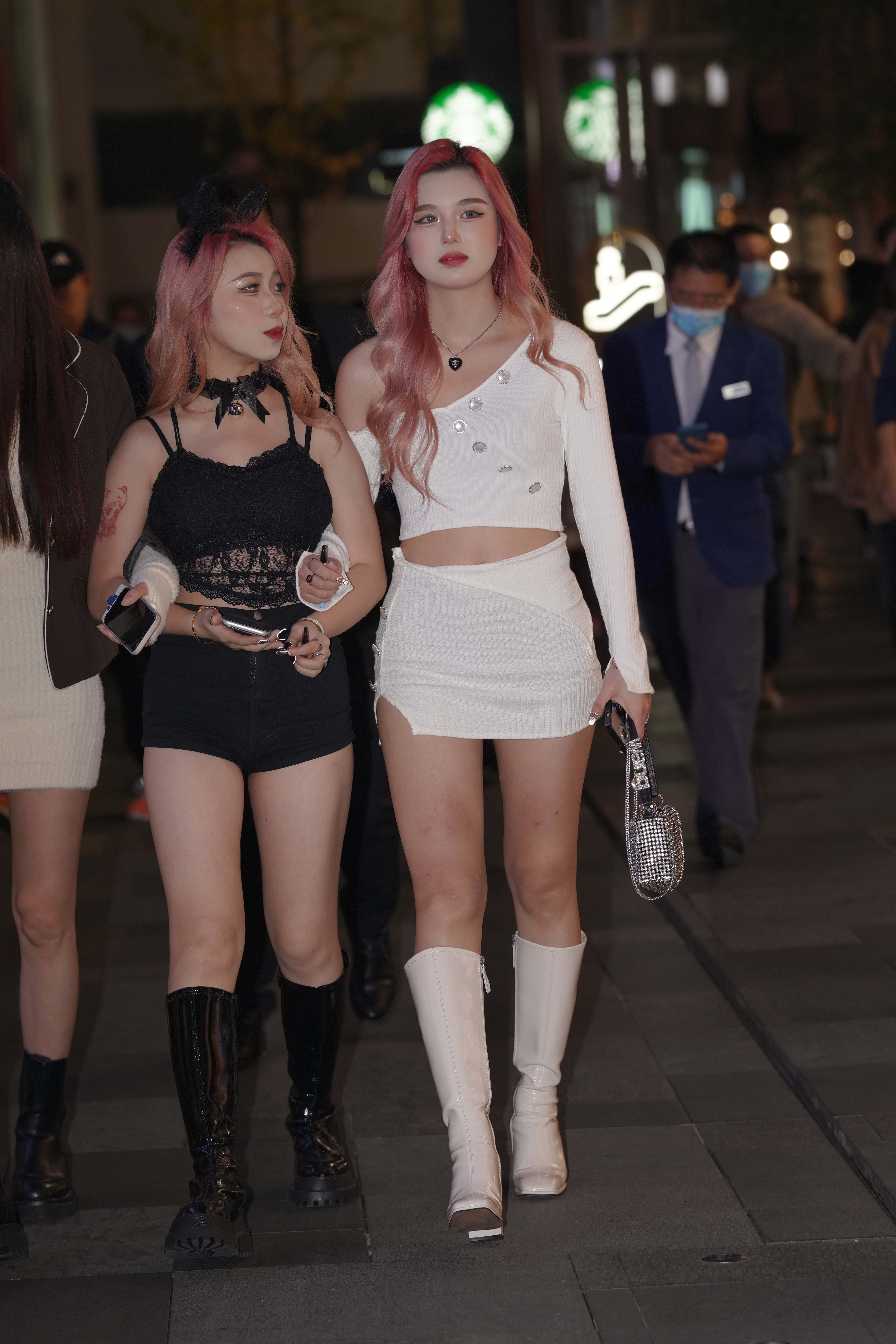 GS-10075 夜拍两个前卫的小姐姐[262P  4.06G]