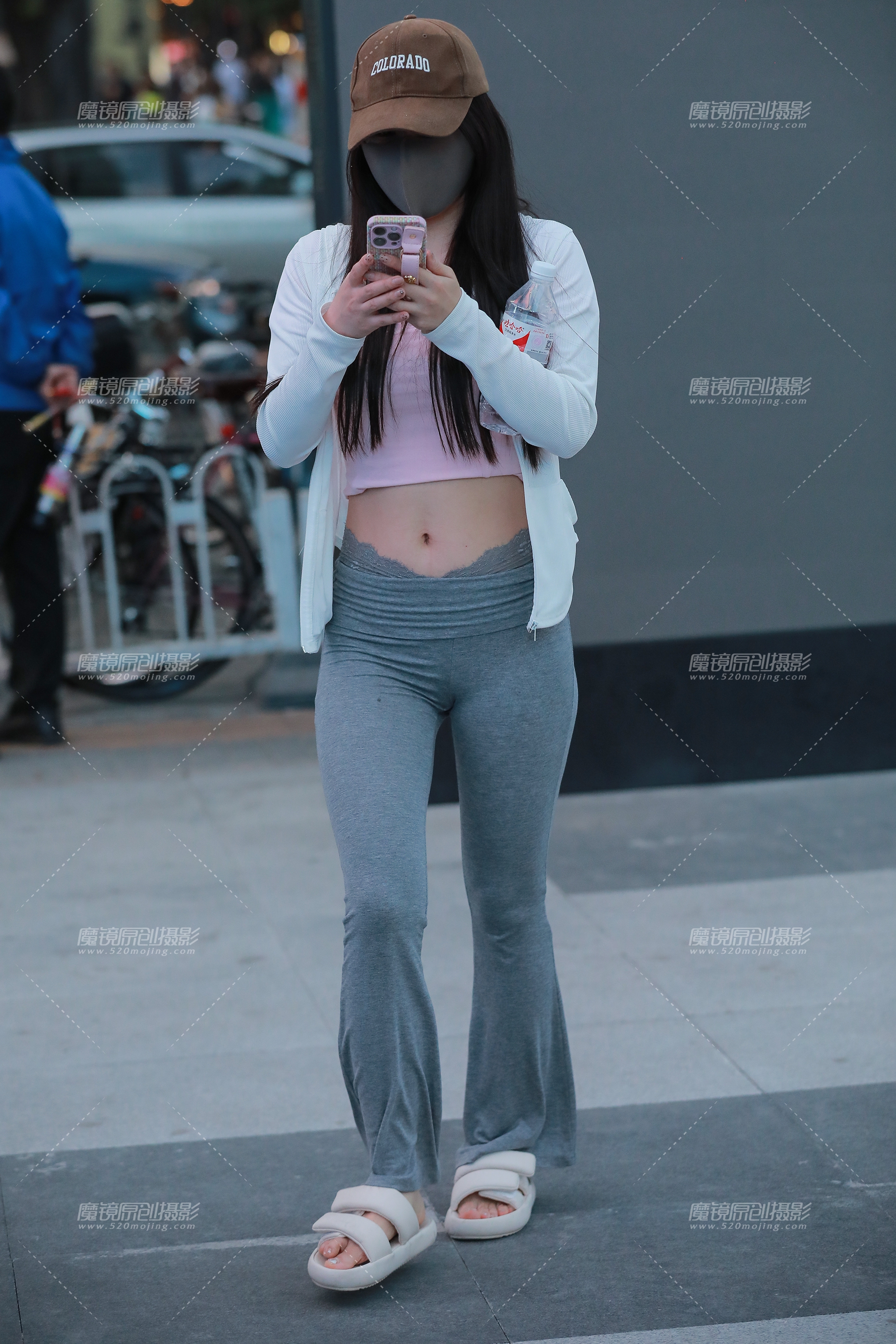 【2024年11月·魔镜滚叔】灰色紧身裤美女-24P