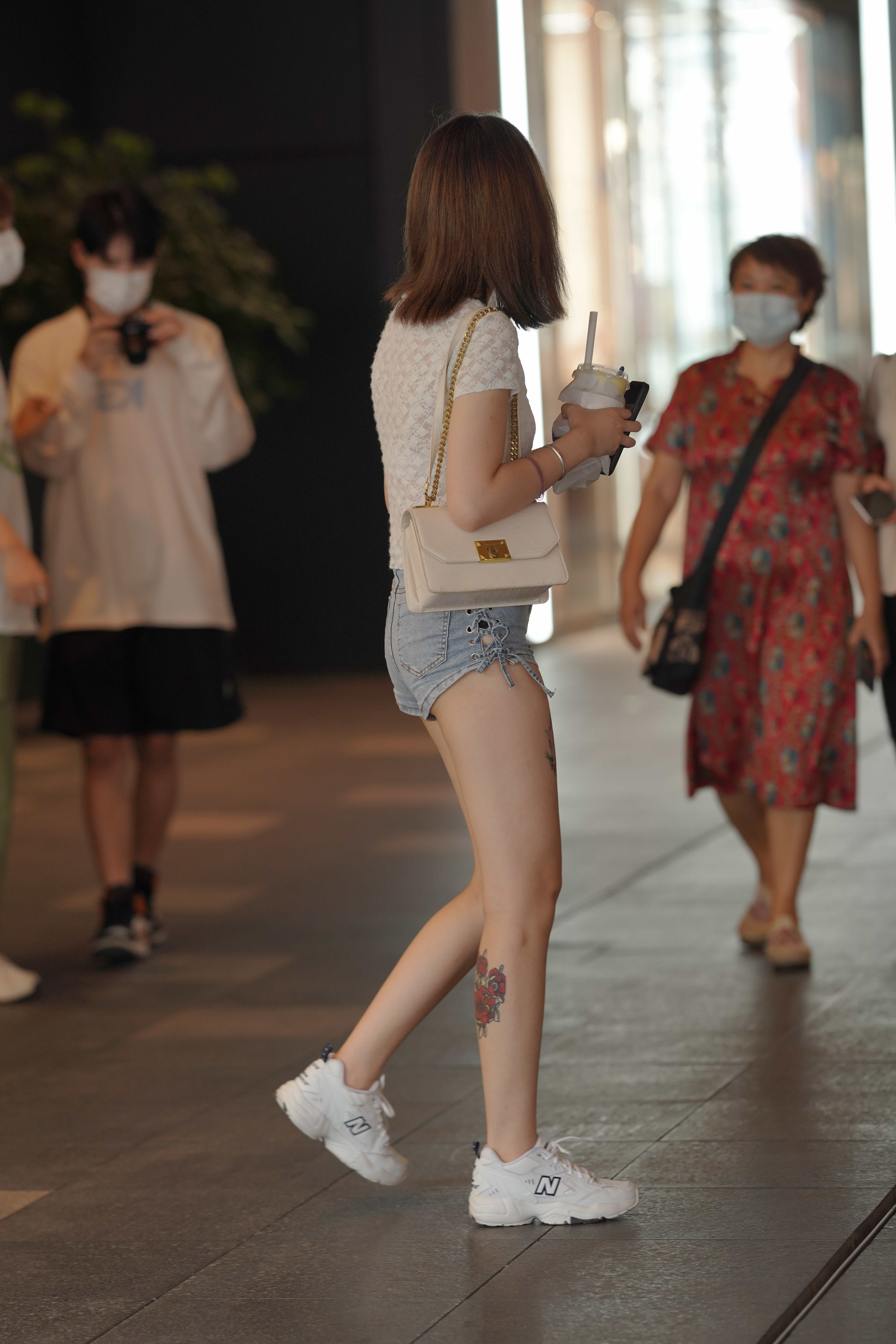 GS-10052  腿上有纹身的牛仔热裤小姐姐【117P1V 1.69G】