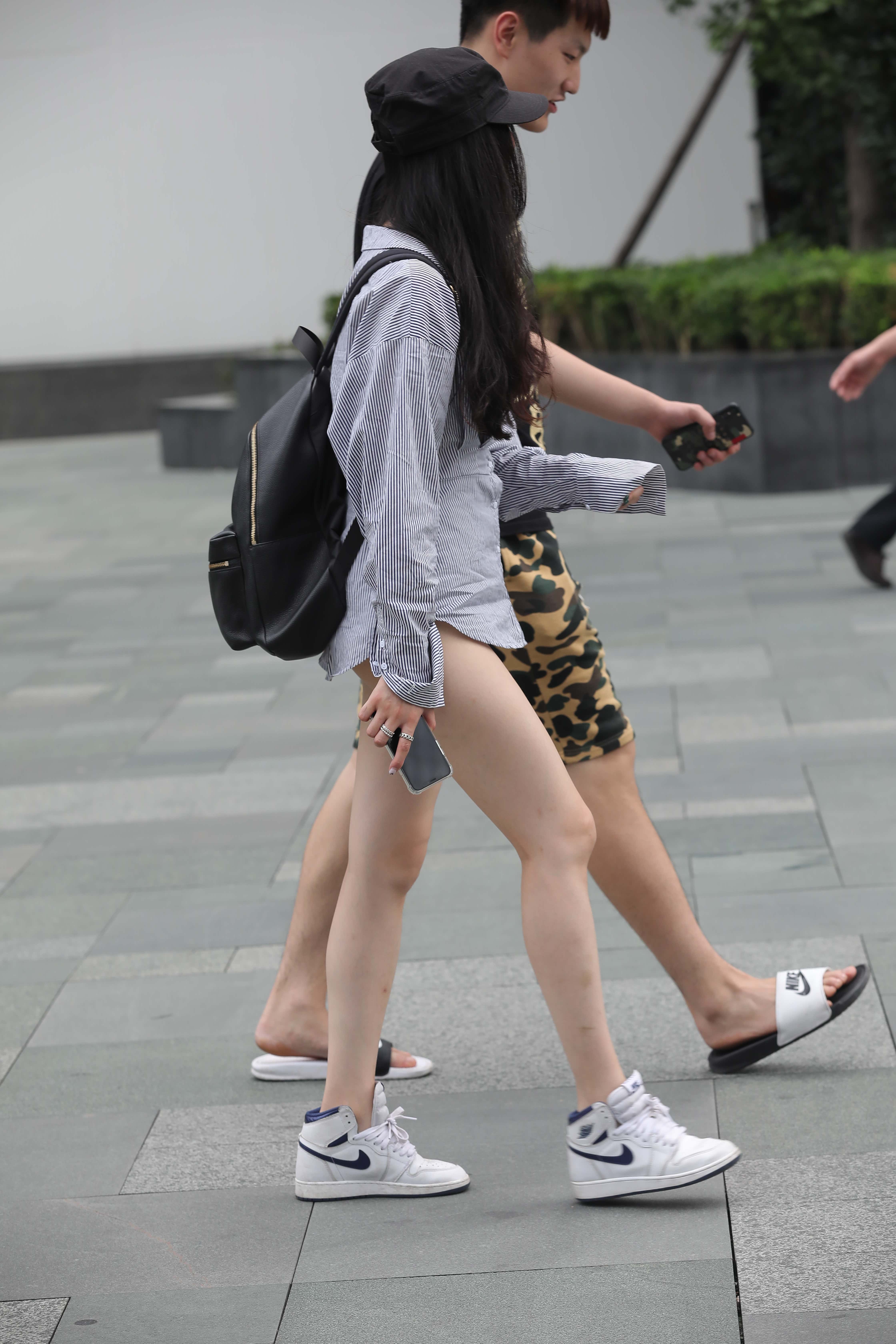 GS-10036  戴着黑色帽子的月牙小妹【71P  628M】