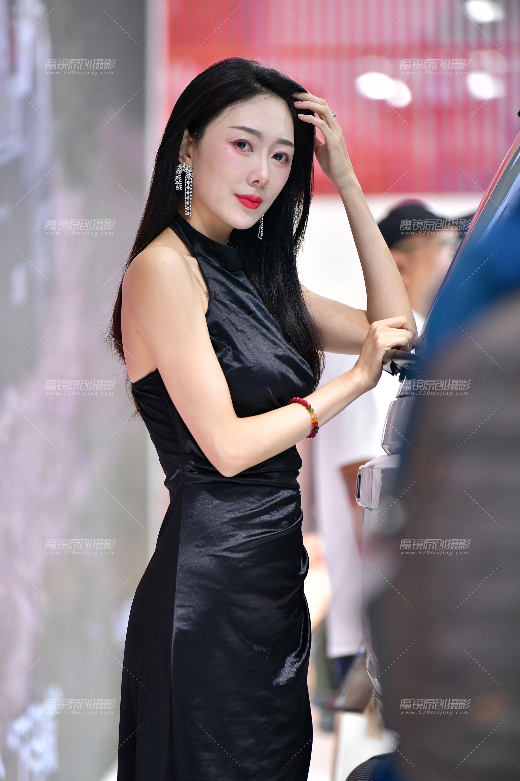 【2024年11月·魔镜滚叔】长裙漂亮车模美女-18P