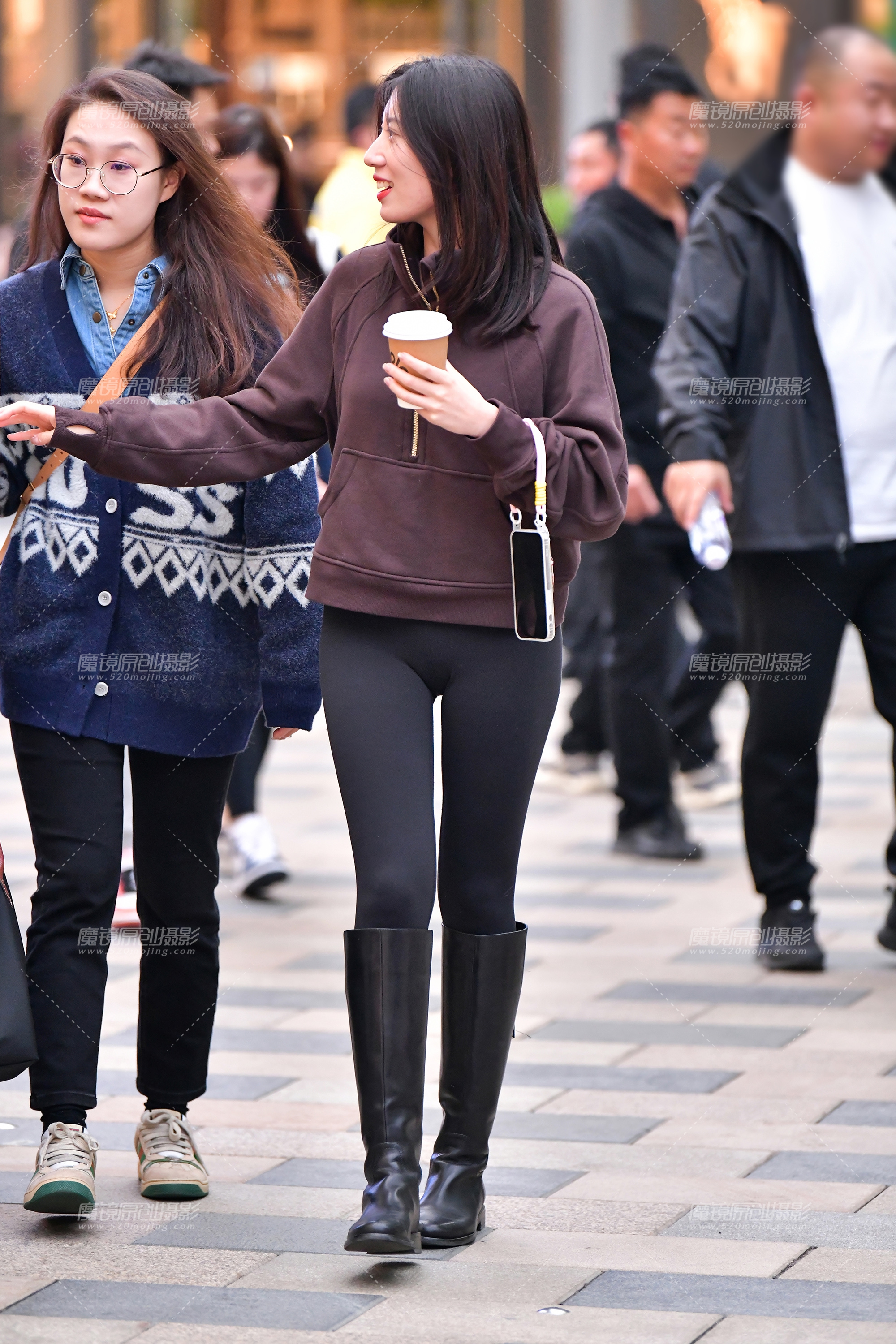 【2024年11月·魔镜滚叔】苗条黑紧身裤美女-17P