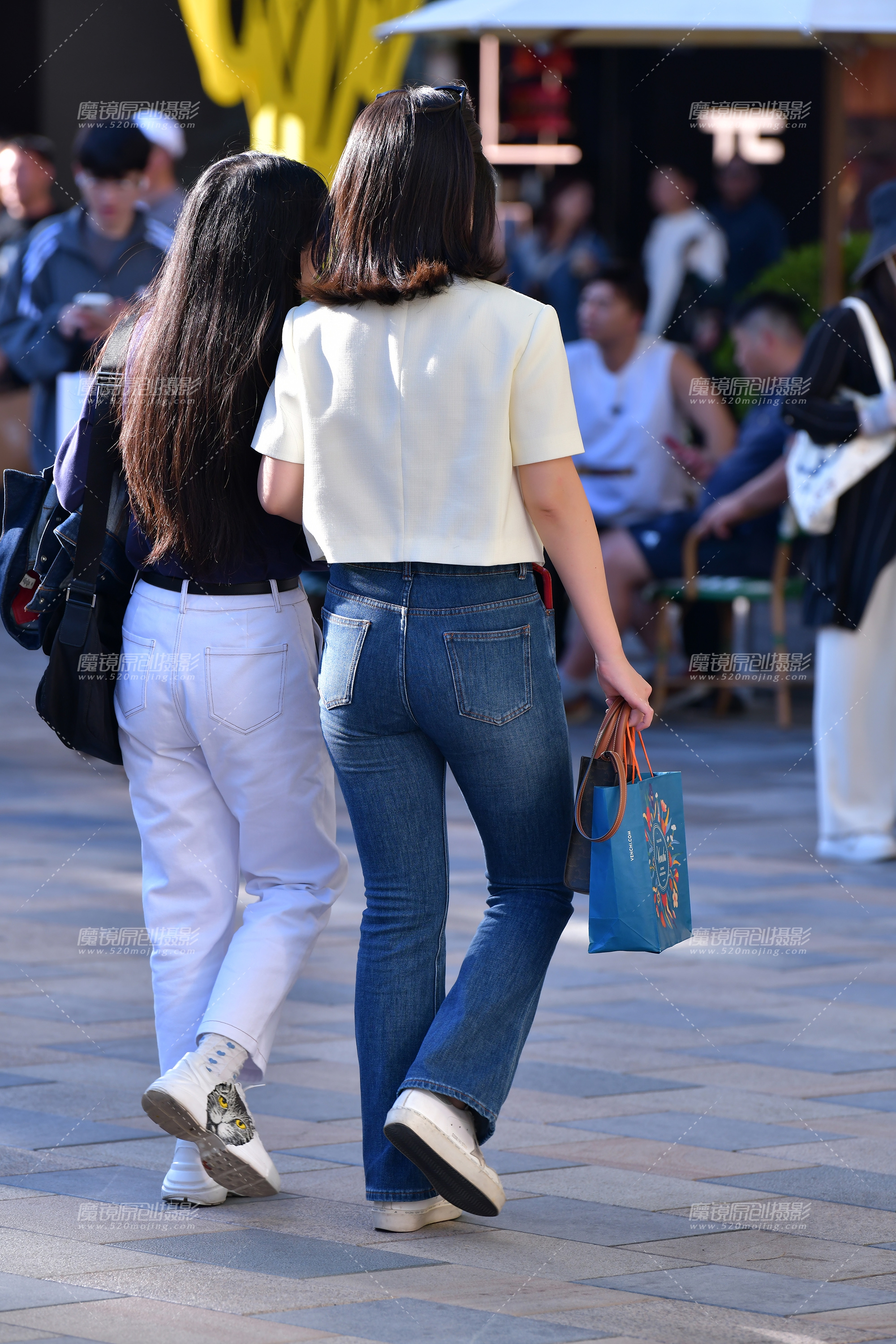 【2024年12月·魔镜滚叔】韵味微丰腴牛仔裤美女-14P